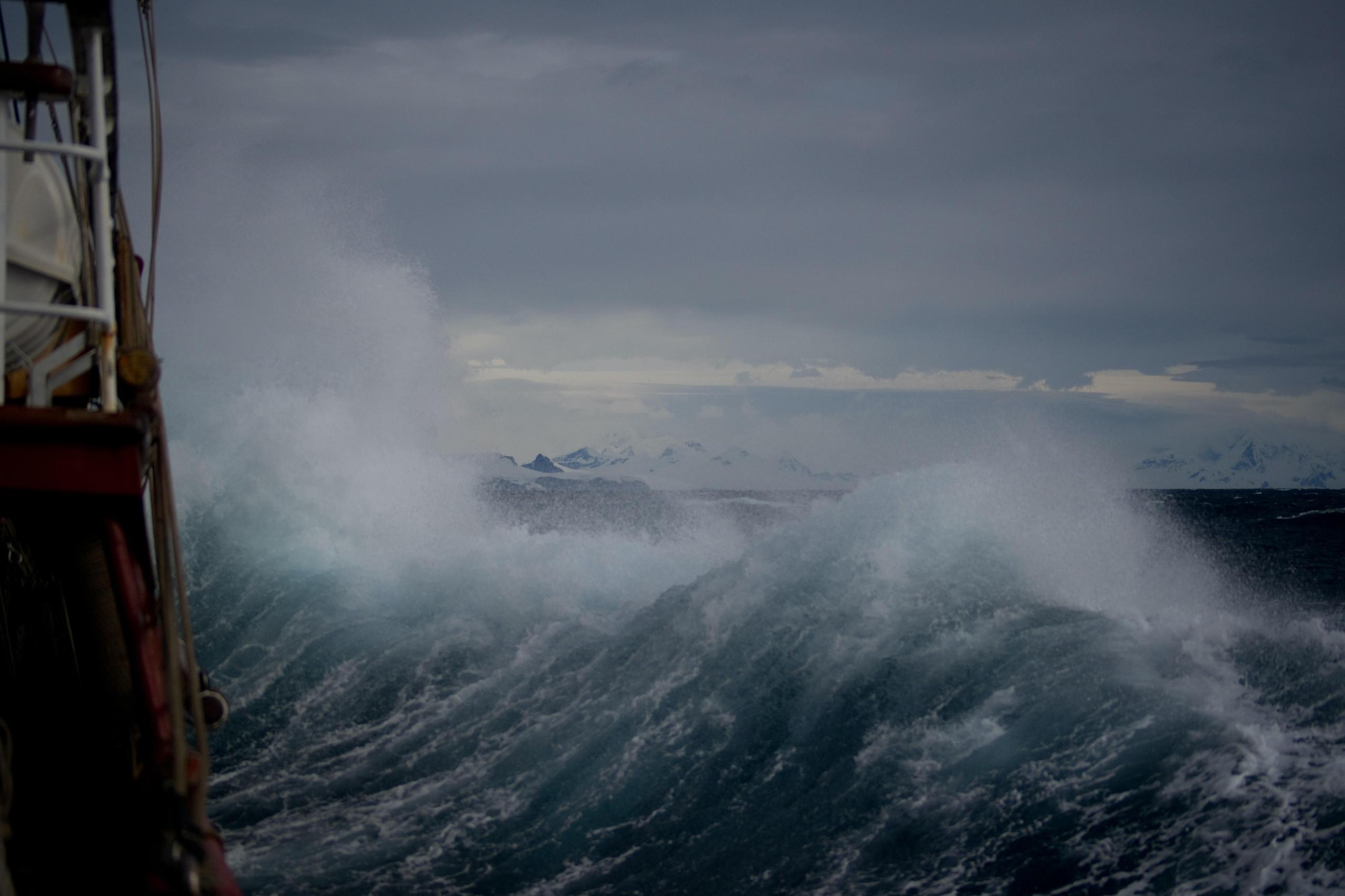Poseidon kann als Gott des Meeres fürchterliche Stürme verursachen.