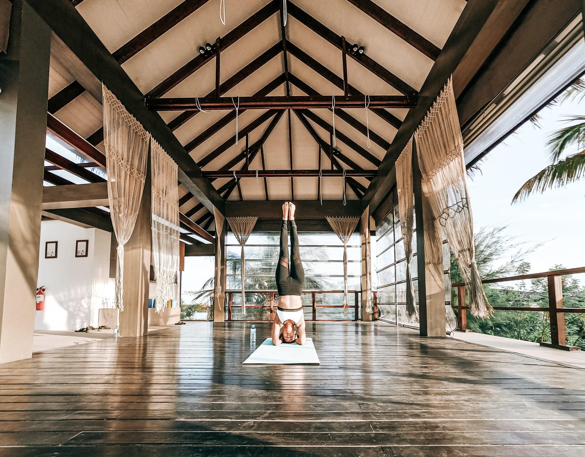 Welche Asanas sind Teil der ersten Serie im Ashtanga Yoga?