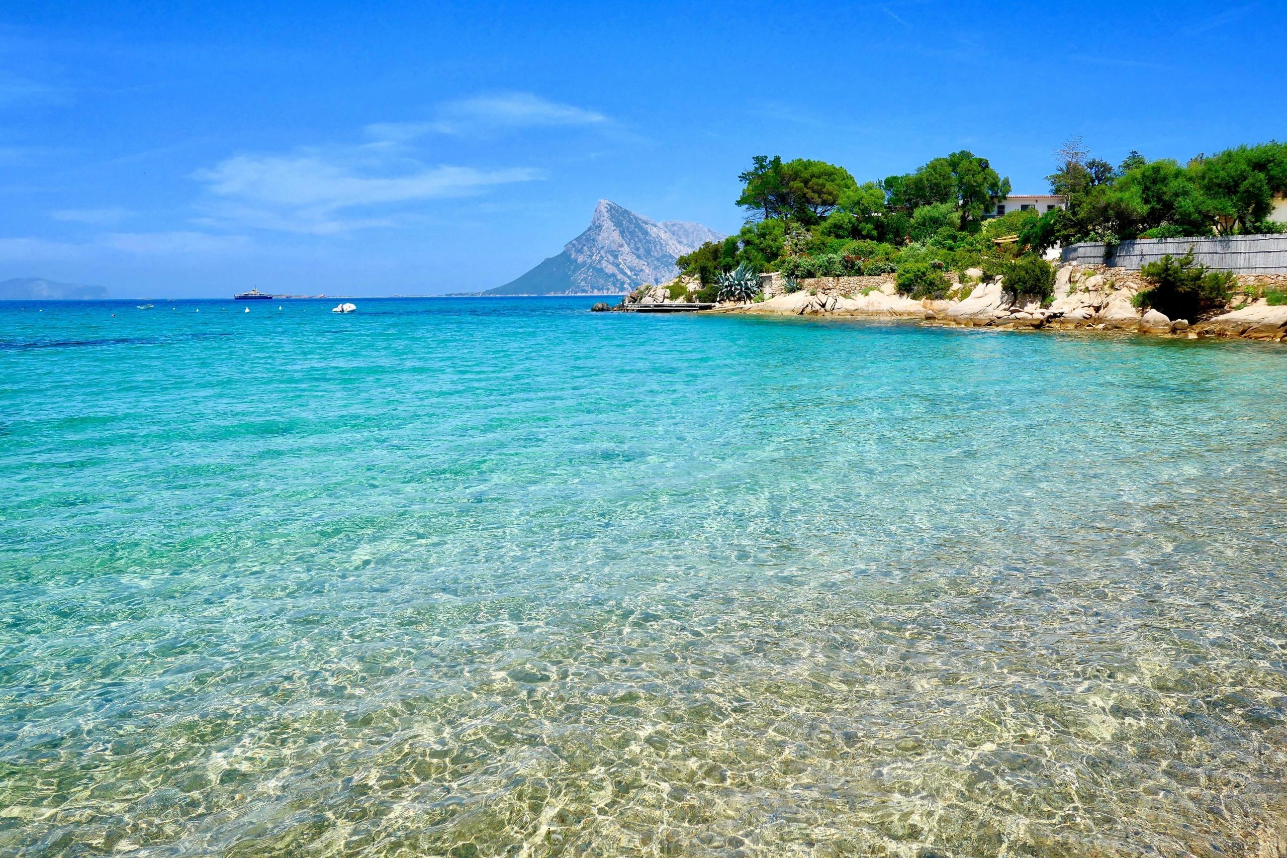Wir empfehlen eine Reise nach Sardinien.