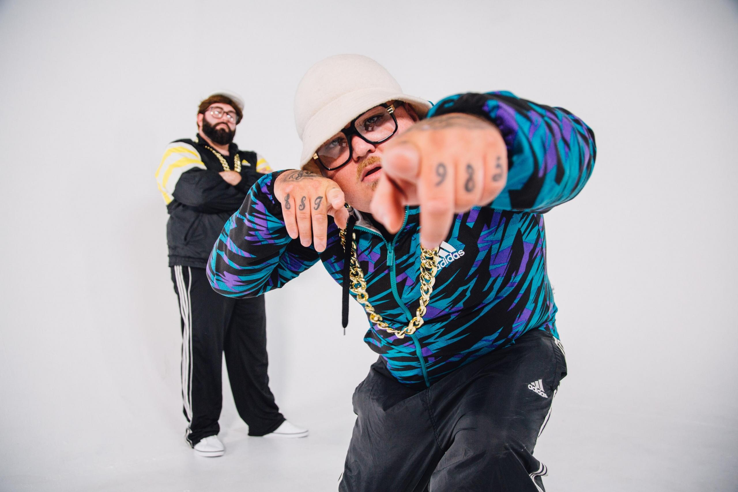 Hört viel Rap, dann entwickelt Ihr Euren eigenen Hip-Hop-Stil.