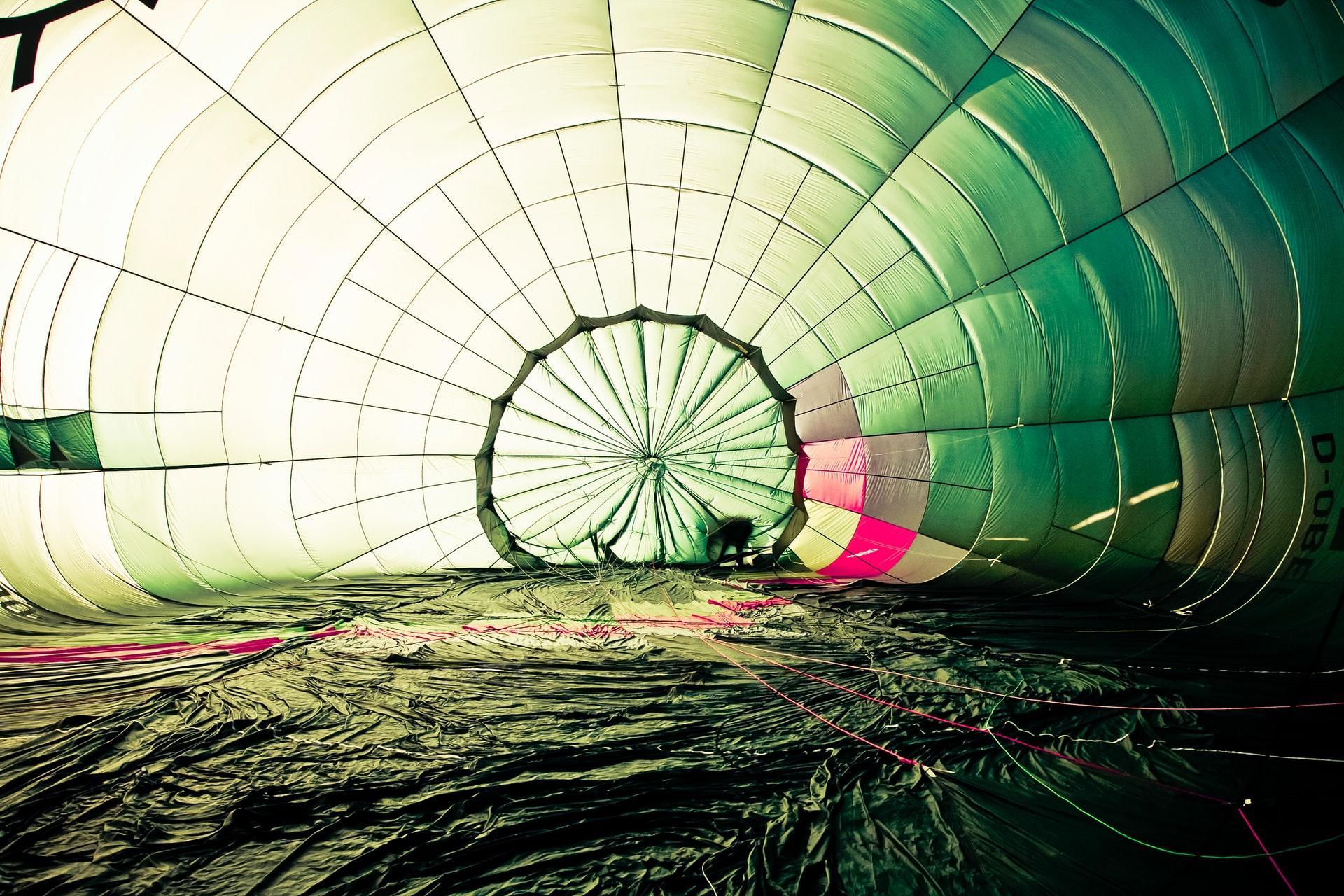 Der Heißluftballon gutes Beispiel der Thermodynamik | Quelle: unsplash