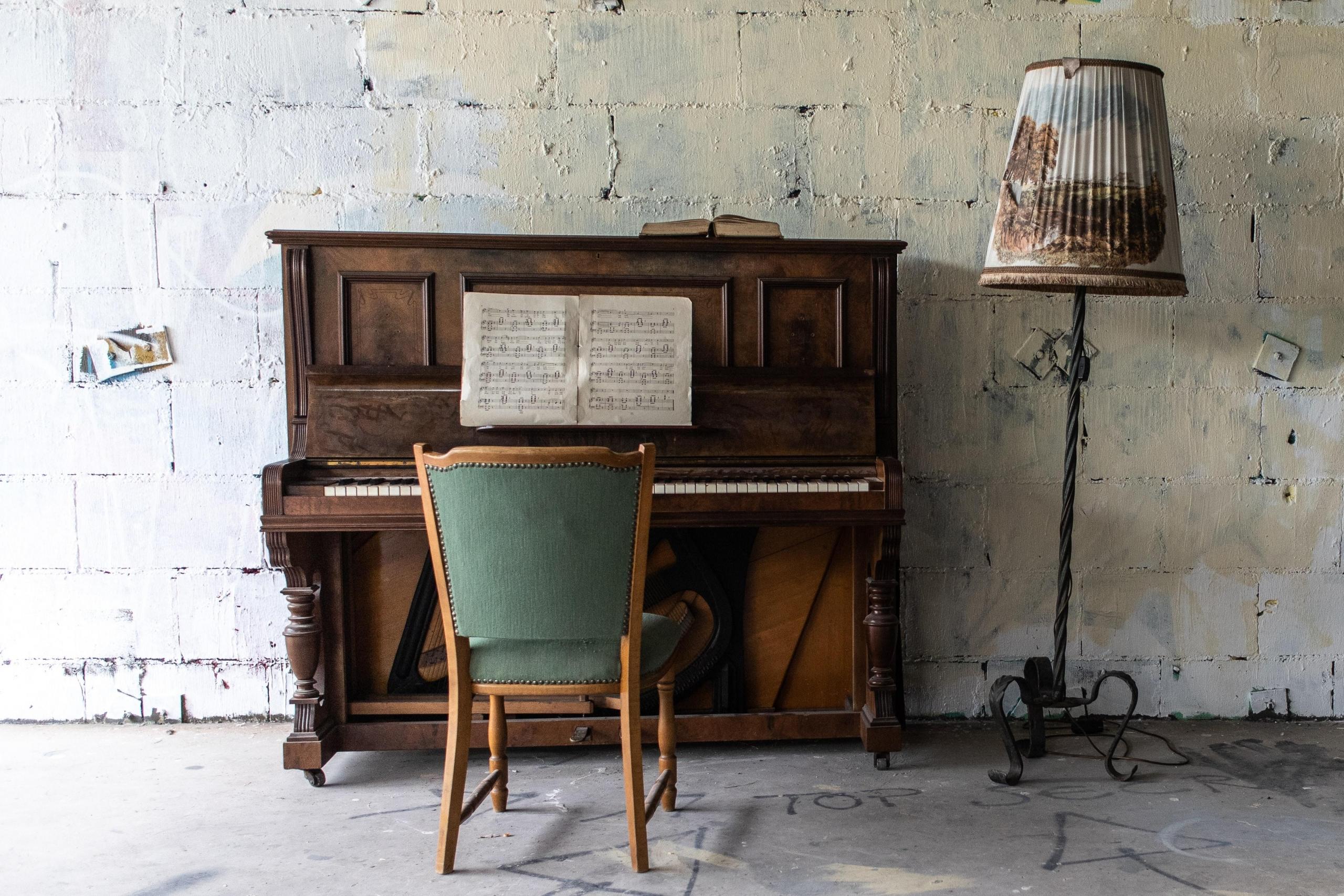 Das aufrechte Klavier wird auch Pianino genannt.