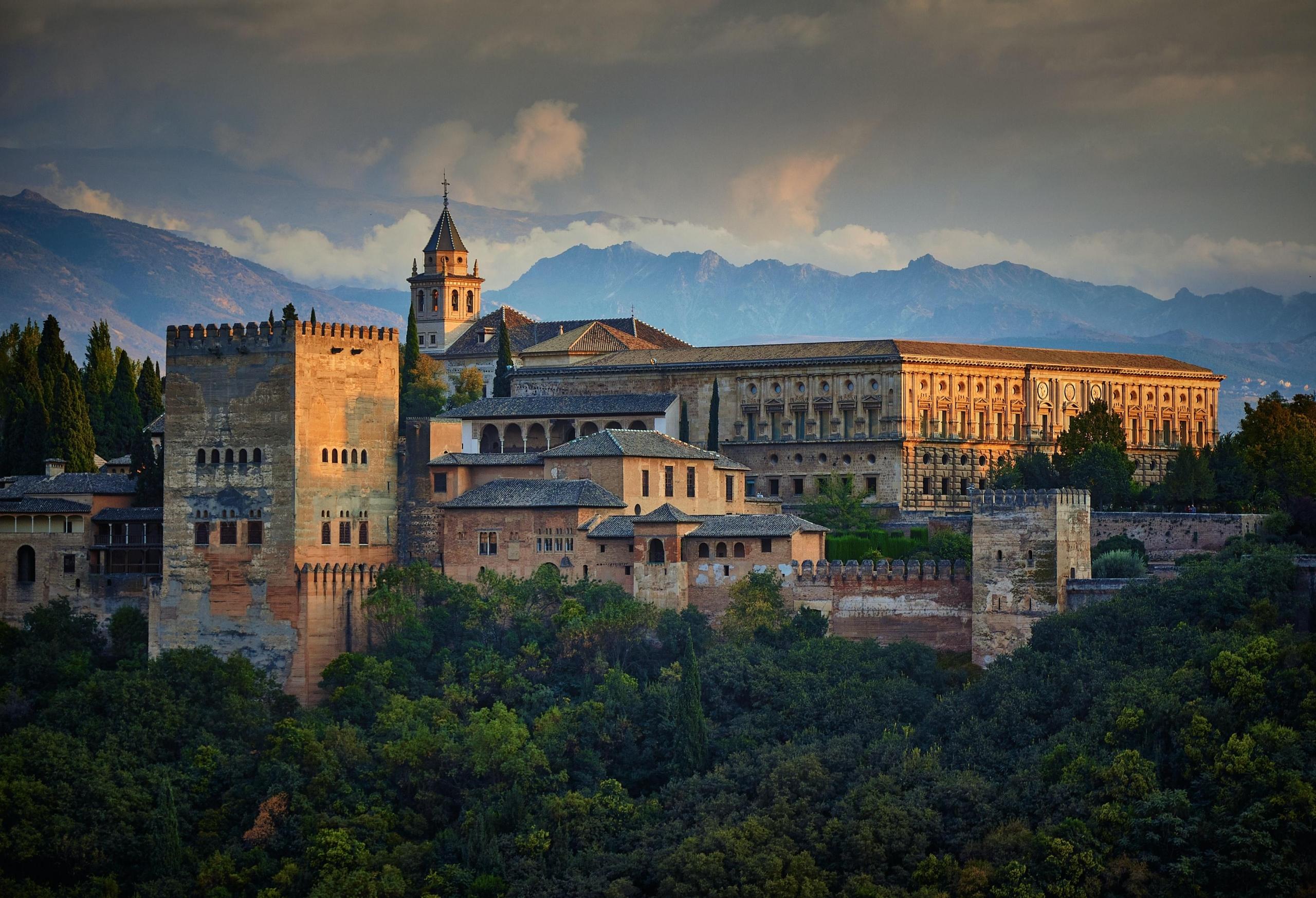 Die Alhambra bei Granada ist ein perfektes Beispiel für maurische Architektur.