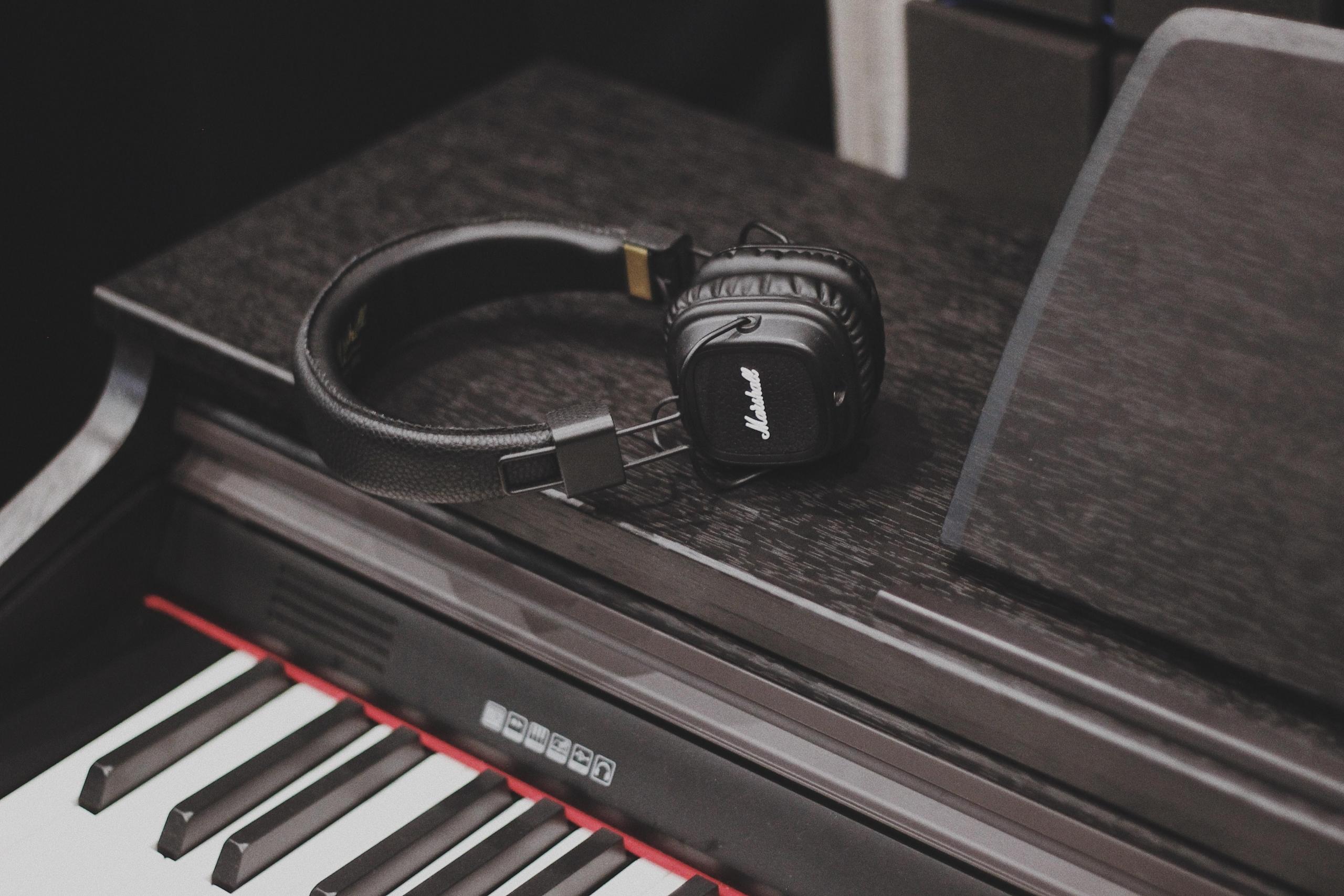 Digitalpianos haben einen Kopfhöreranschluss.