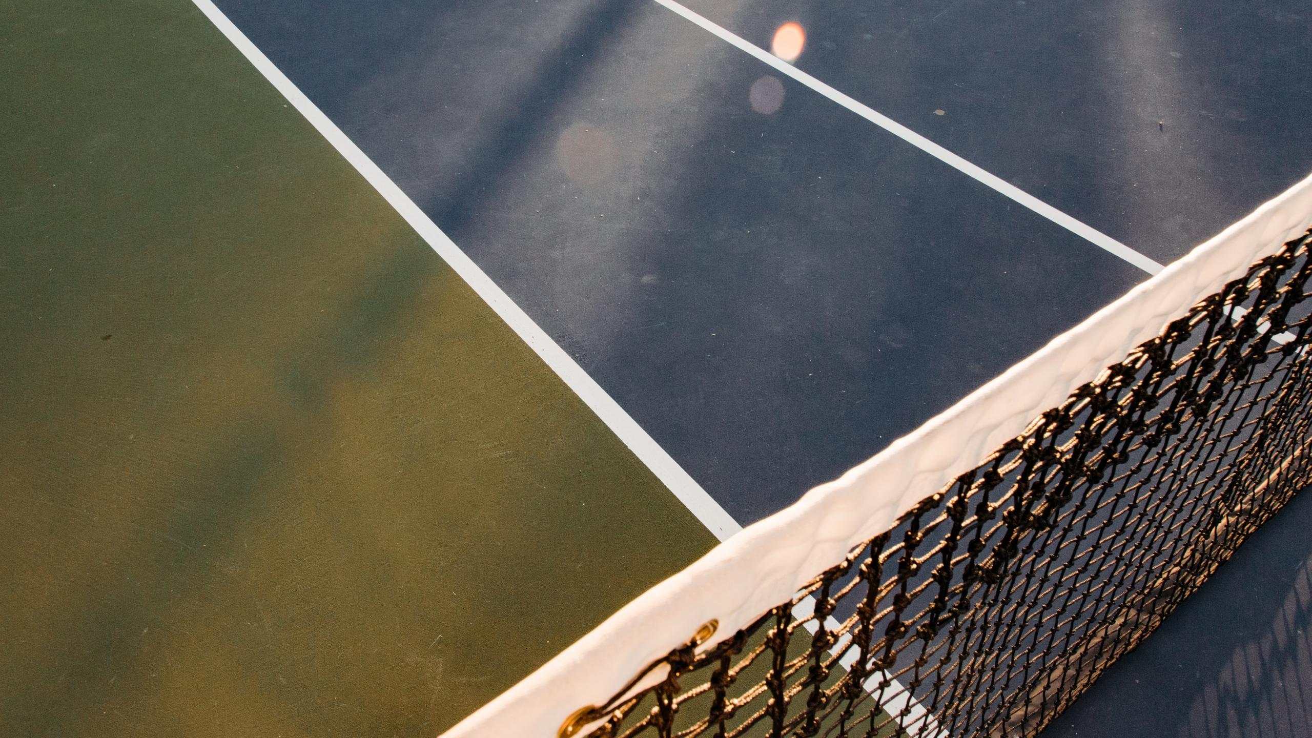 Tennistraining kann an vielen Orten stattfinden.