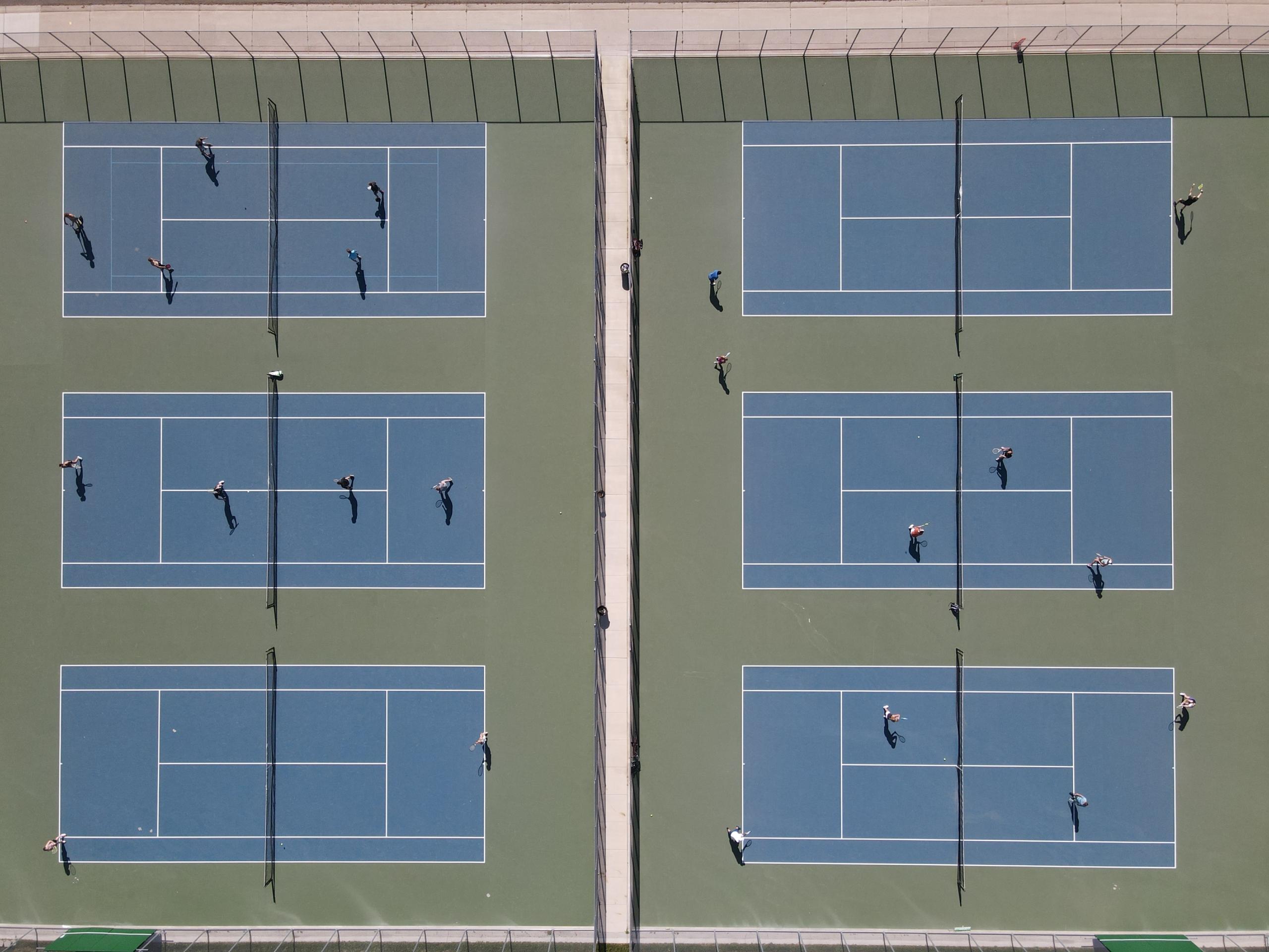 Um einem Tennisverein beitreten zu können benötigt man eine Mitgliedschaft.