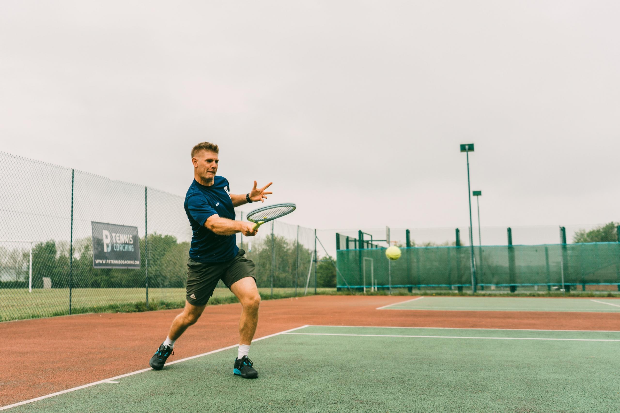 Wo du in Deutschland Tennis spielen lernen kannst.