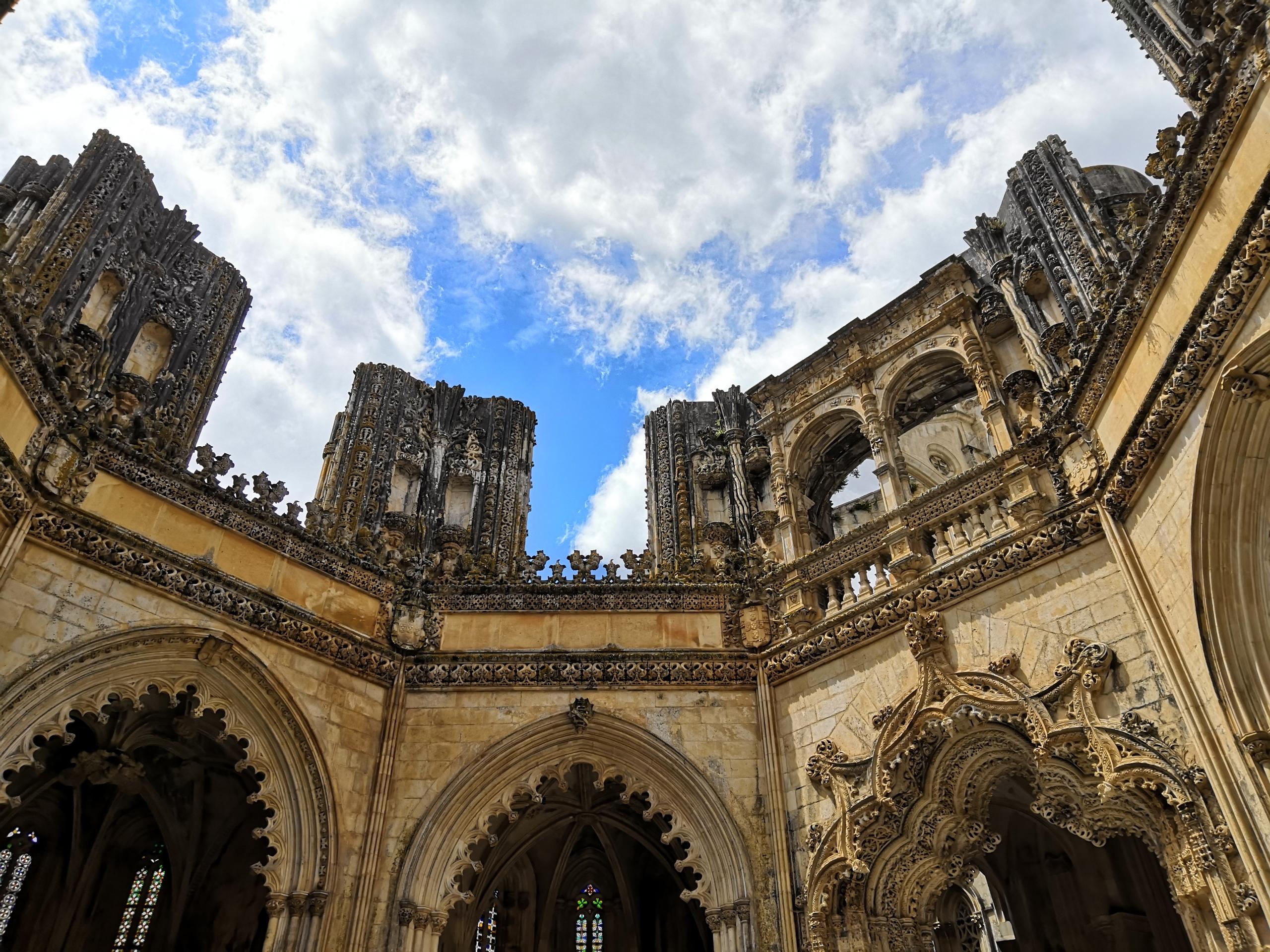 Die unvollendeten Kapellen im Kloster von Batalha. Wir empfehlen definitiv einen Besuch beim nächsten Urlaub in Portugal.