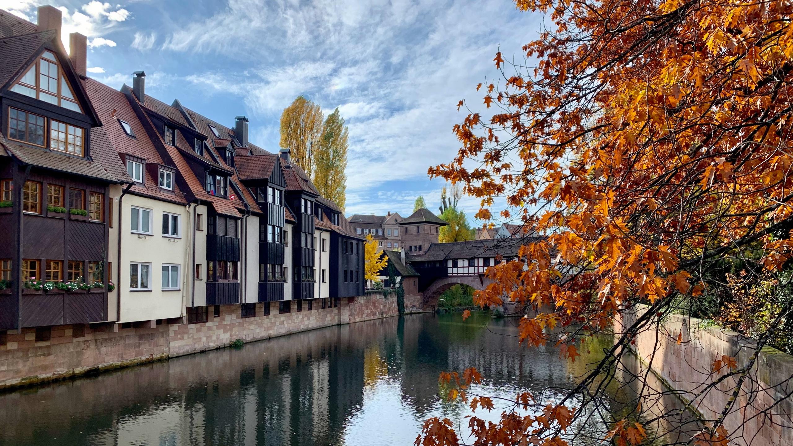 Die Stadt Nürnberg liegt an der Pegnizt. Es gibt kaum einen idyllischeren Ort um Gitarre spielen zu lernen.
