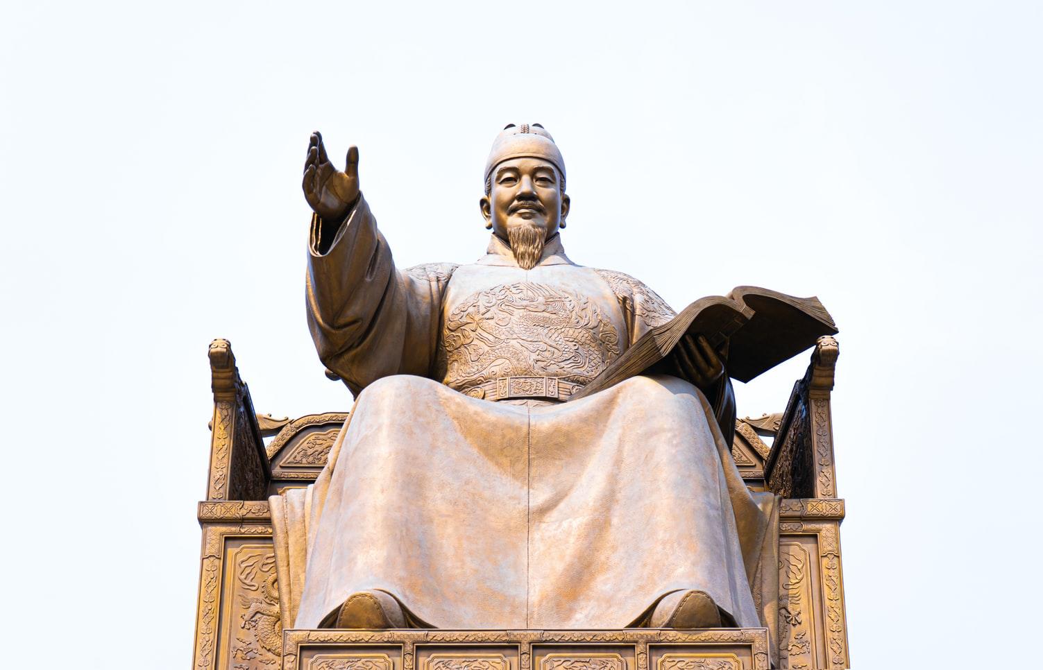 Eine Statue des koreanischen Königs der das koreanische Alphabet erfunden hat.