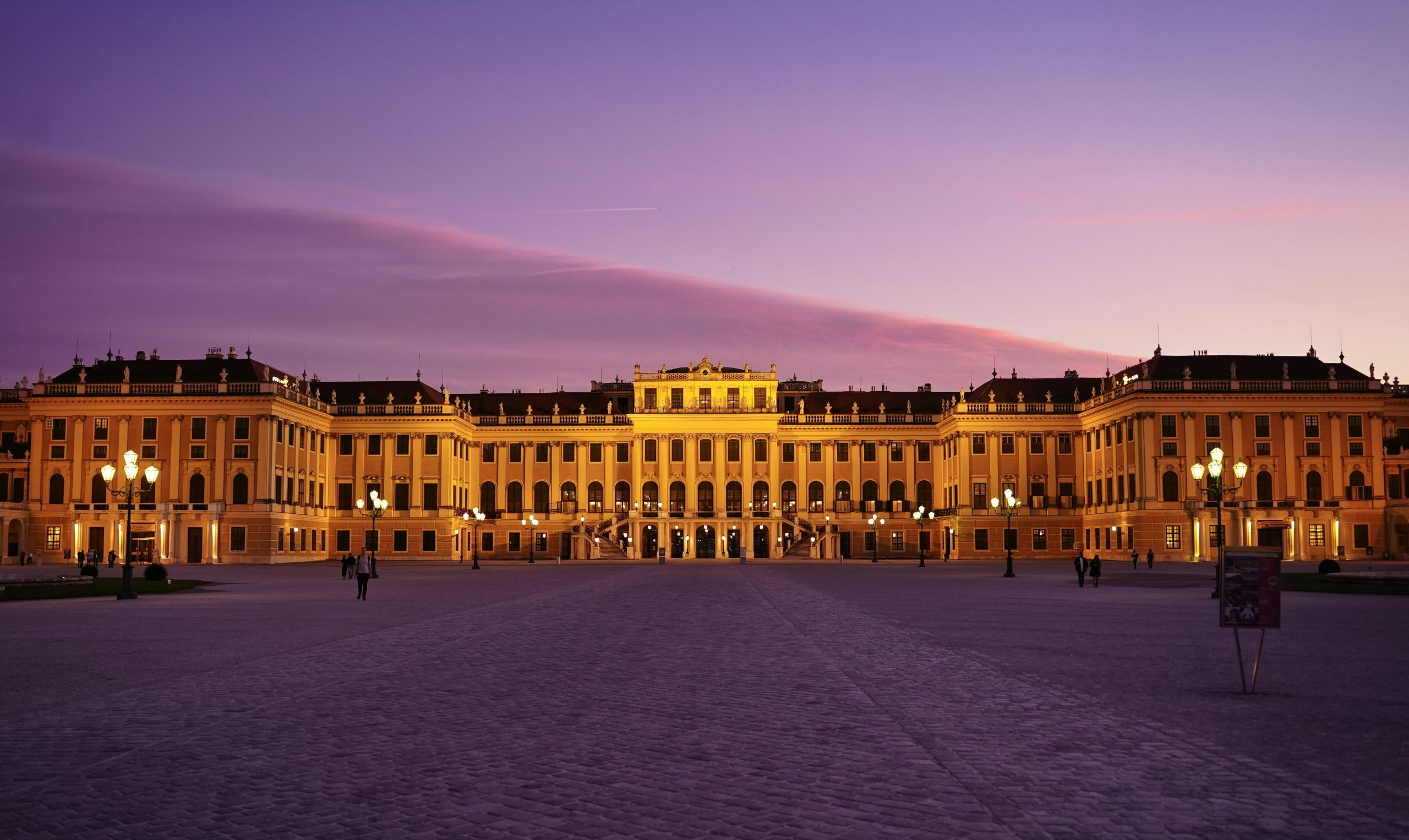 Schloss Schönbrunn im Abendlicht