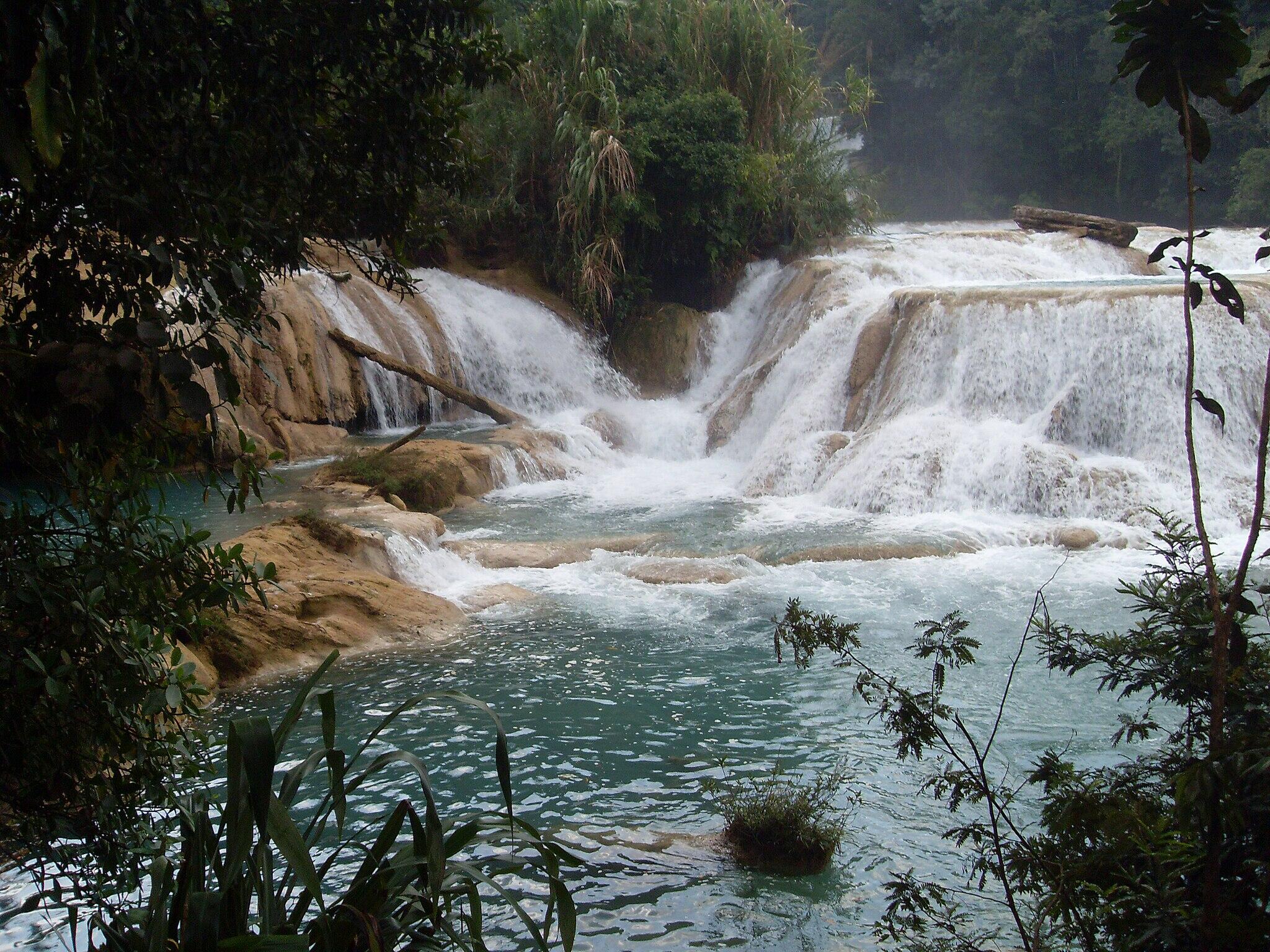 Ein Mehrstufiger Wasserfall.