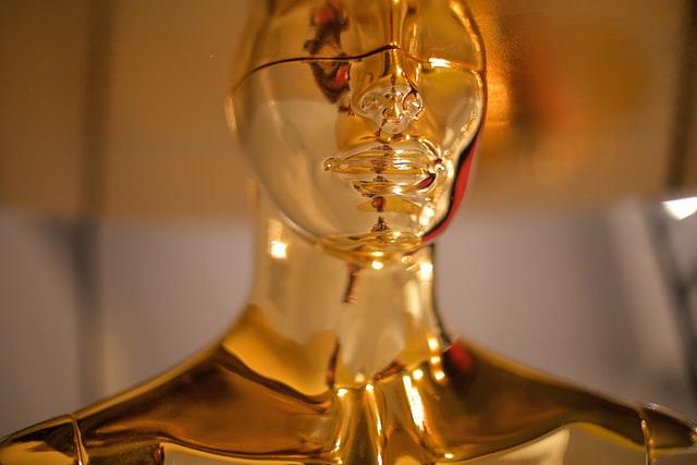 Die Oscars werden jedes Jahr bei den Academy Awards verliehen und strahlen wie hier in Detailaufnahme vom Kopf in schönstem Gold!