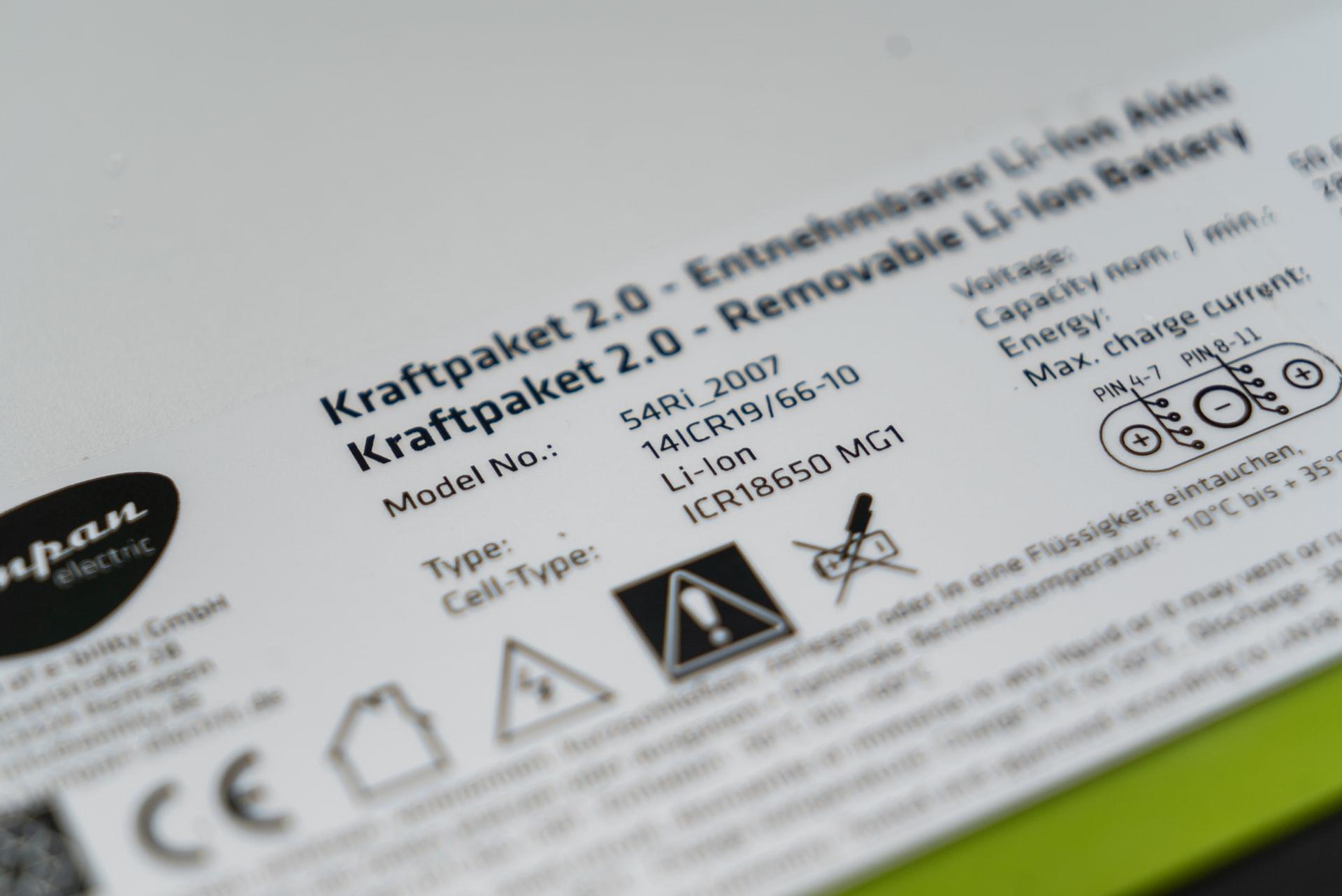 Das Label einer Lithiumbatterie von einem Akku für Elektroroller