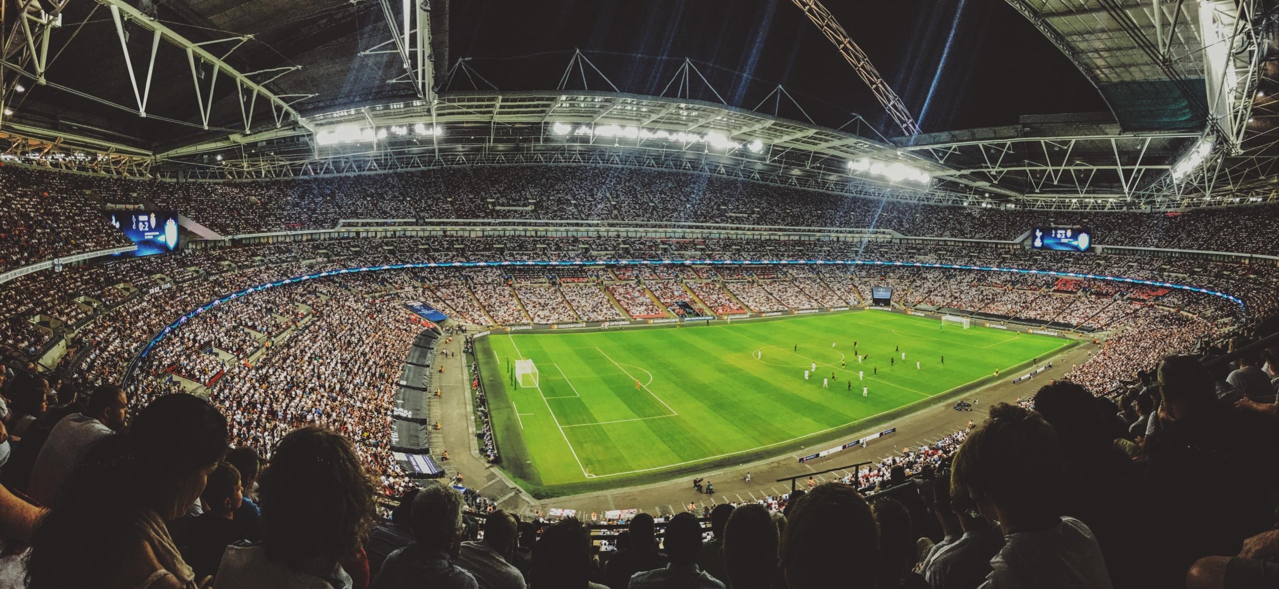 Das Stadion der Tottenham Hotspur während eines Champions League Spiels.