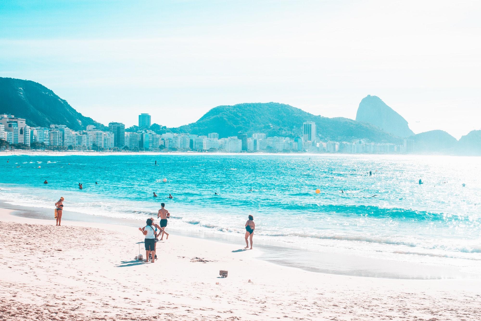 Der Strand Copacabana in Rio de Janeiro.