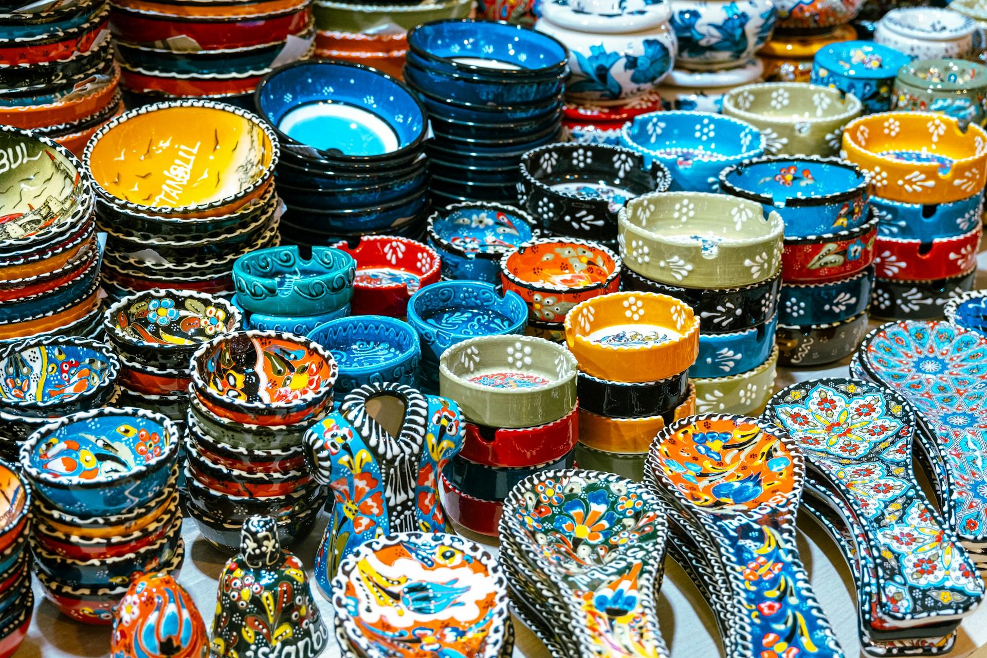 bunte Töpferware