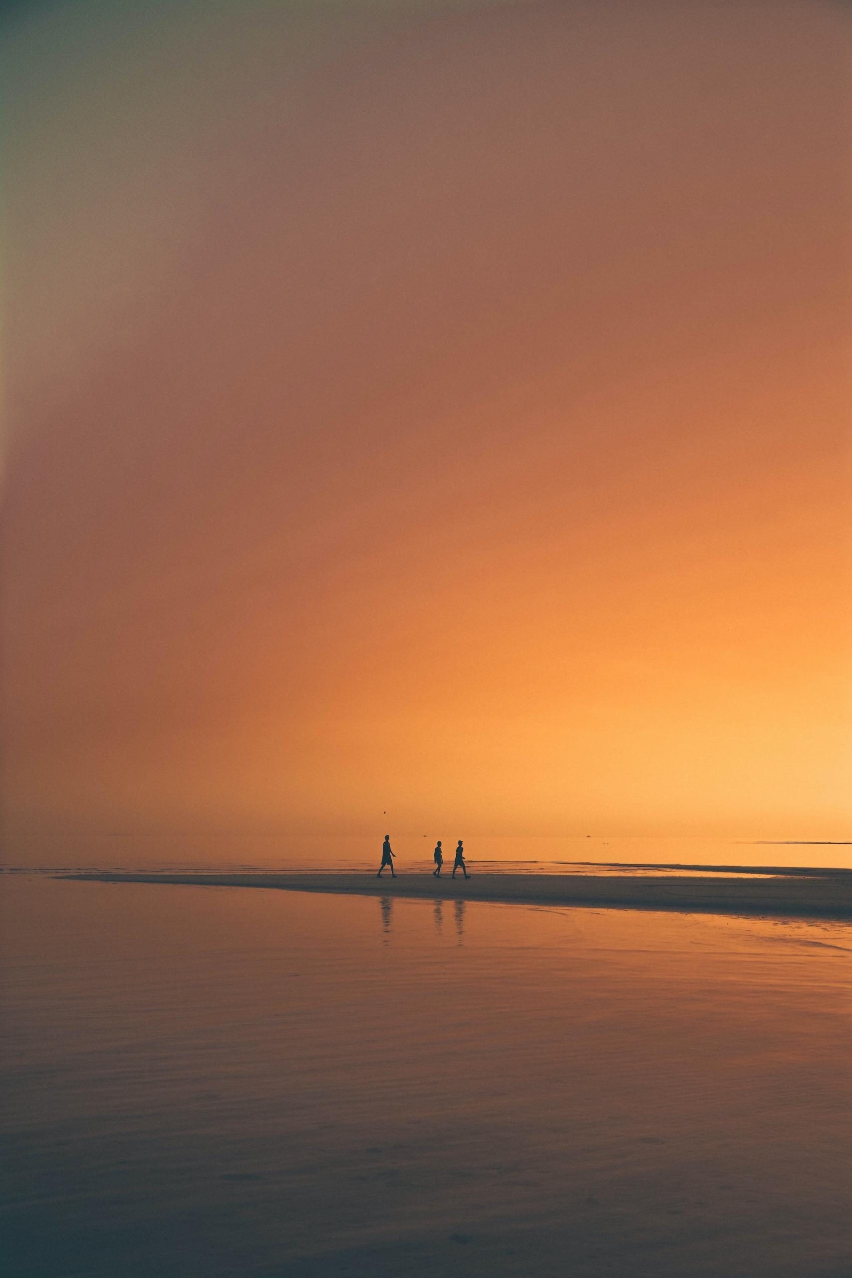 Ein Sonnenuntergang am Strand nach der Zwei-Drittel-Regel fotografiert
