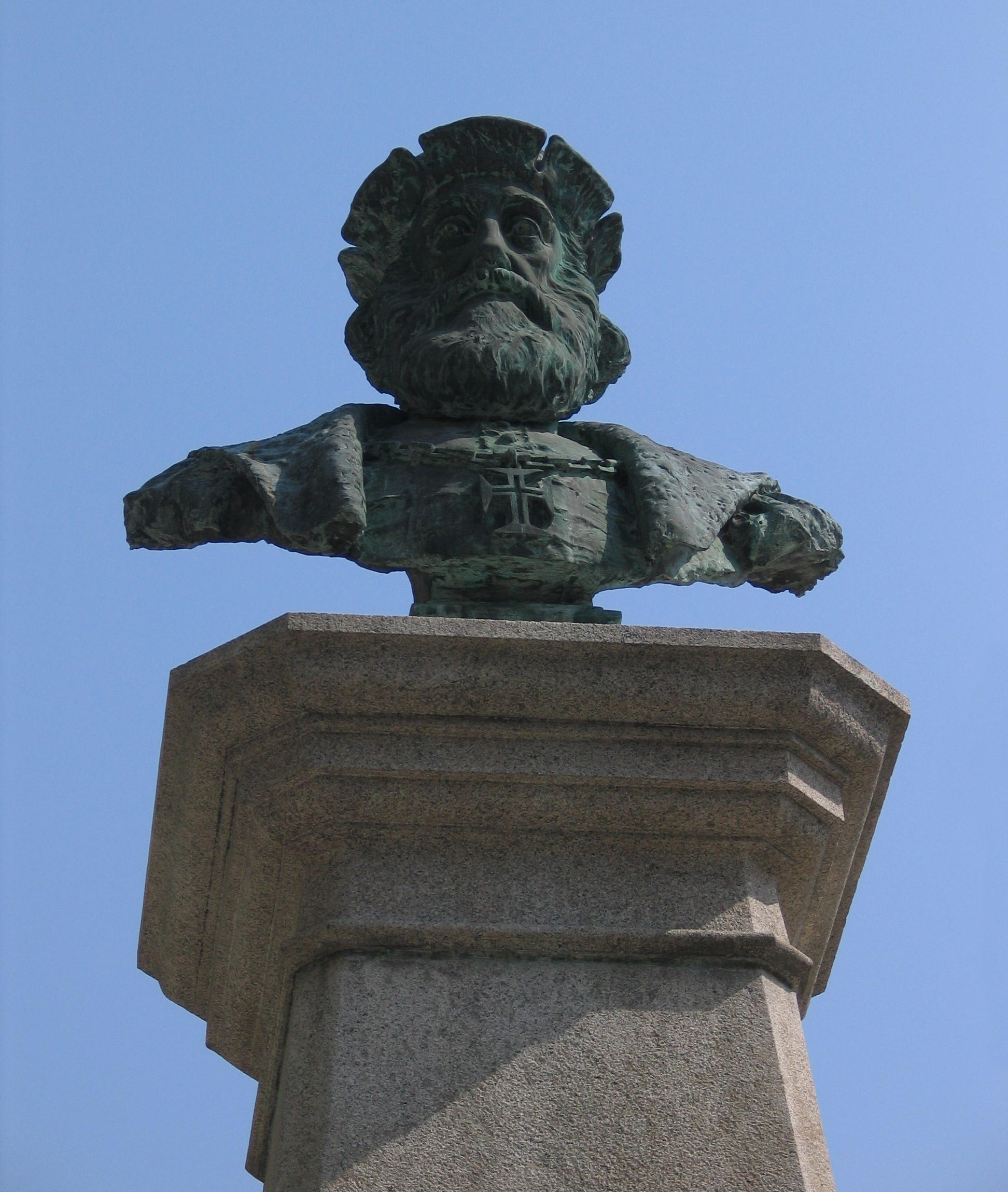 Eine Steinbüste von Vasco da Gama.