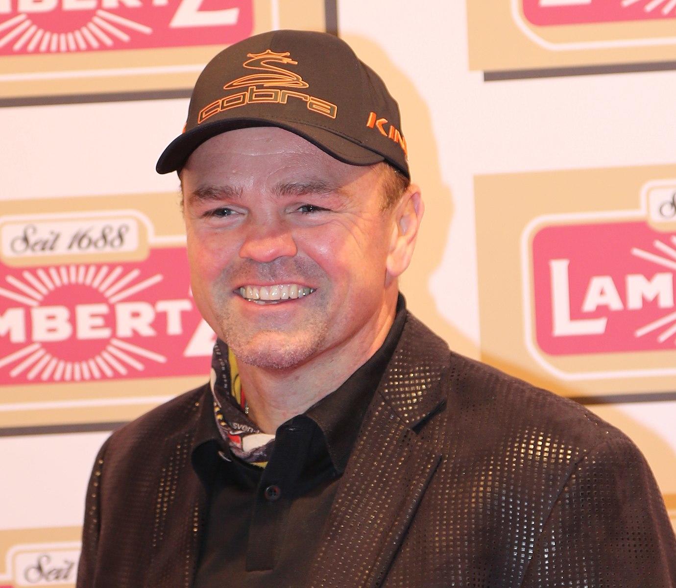 Der Boxer Sven Ottke in Halbnahaufnahme trägt eine schwarze Kappe.