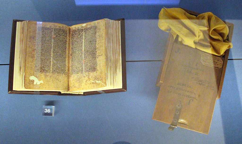 Eines von Marco Polos Tagebüchern ausgestellt in einem Museum.