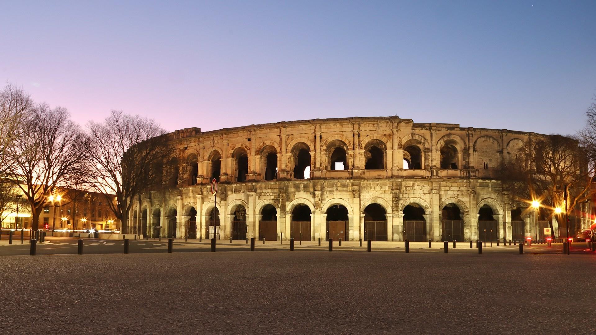 Die Arena von Nîmes im Abendlicht