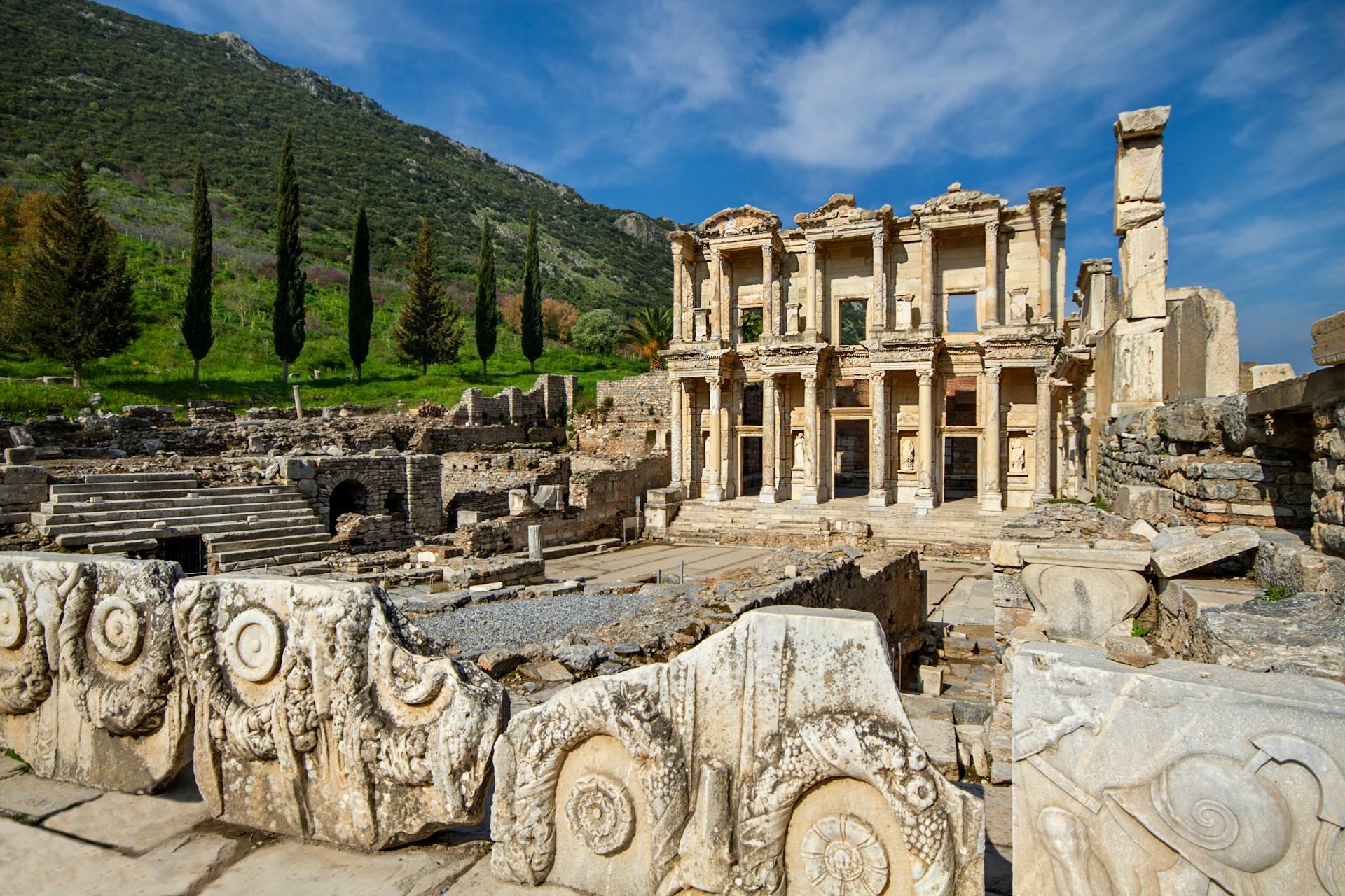 Die Ruinen der Celsus-Bibliothek
