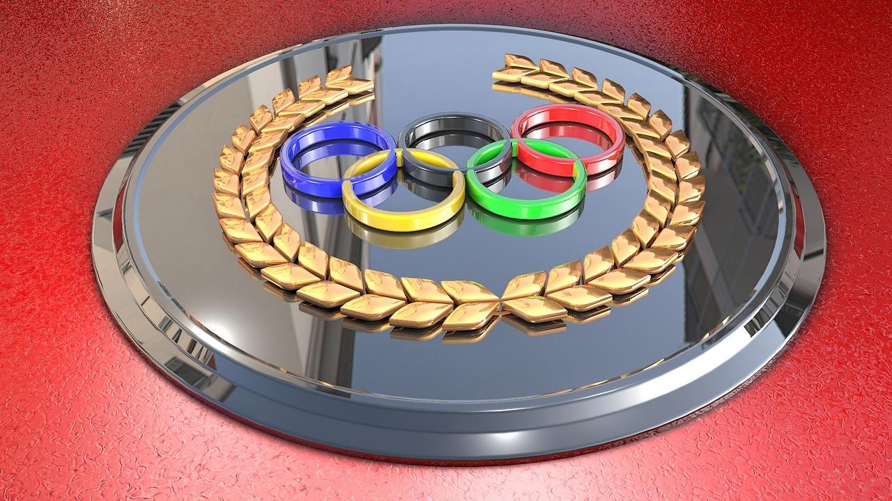 Die olympischen Ringe auf einem Silberteller