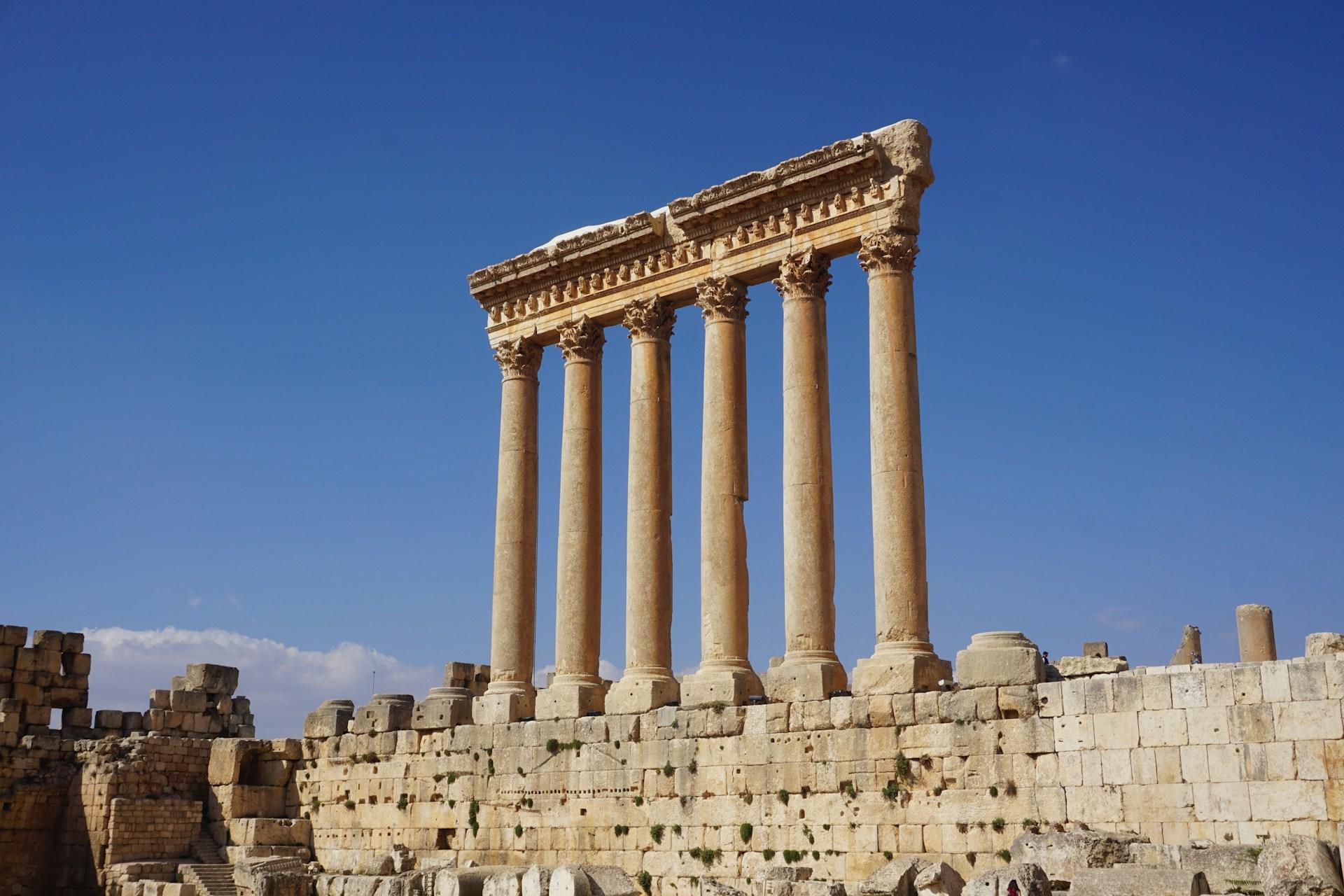 Die sechs Säulen des Jupitertempels in Baalbek