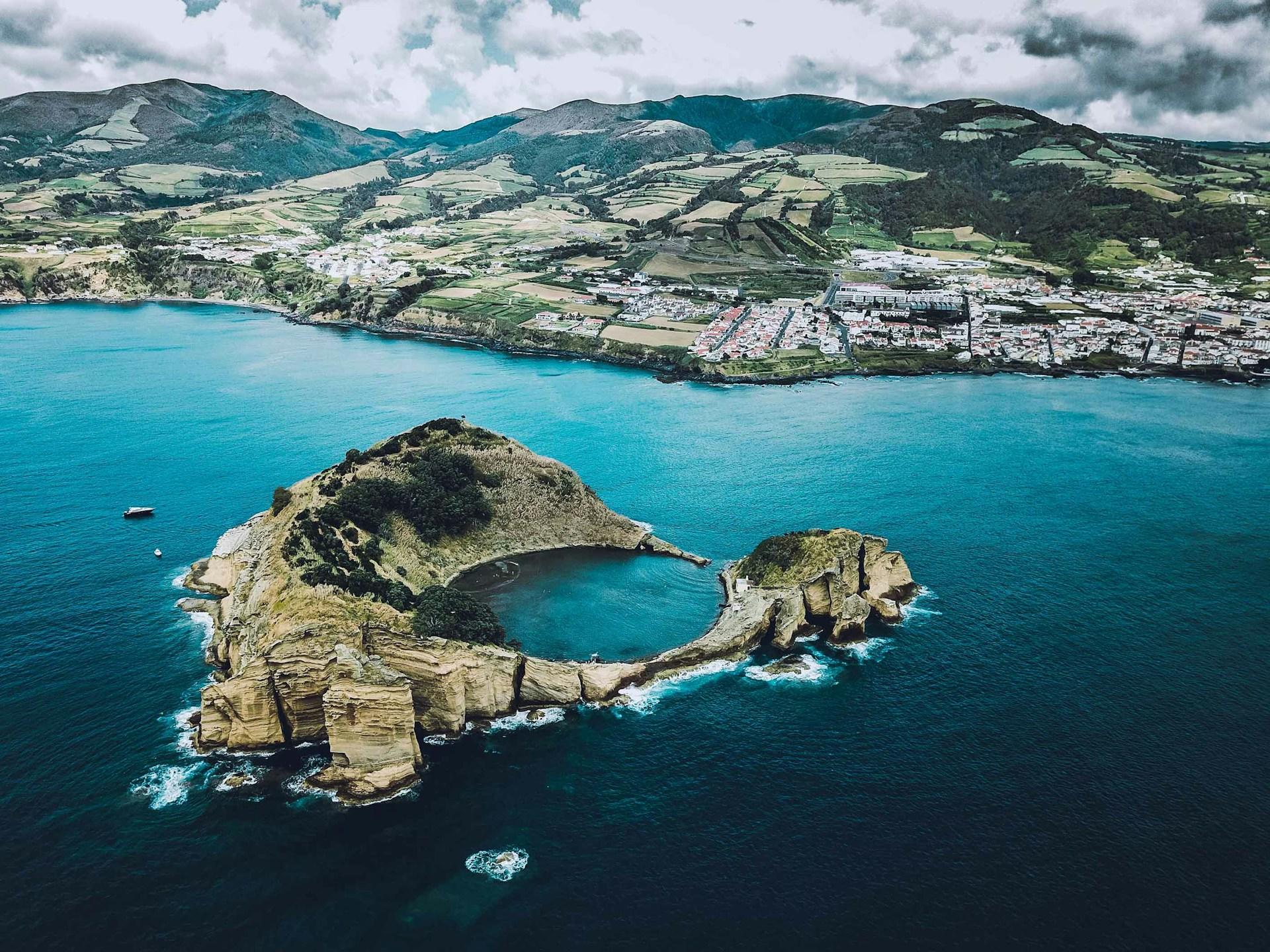 Blick auf das Meer und die Azoren als autonome Regionen von Portugal