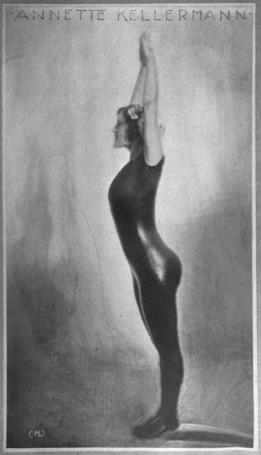 Ein altes schwarz-weiß Portrait von Annette Kellermann im Badeanzug.