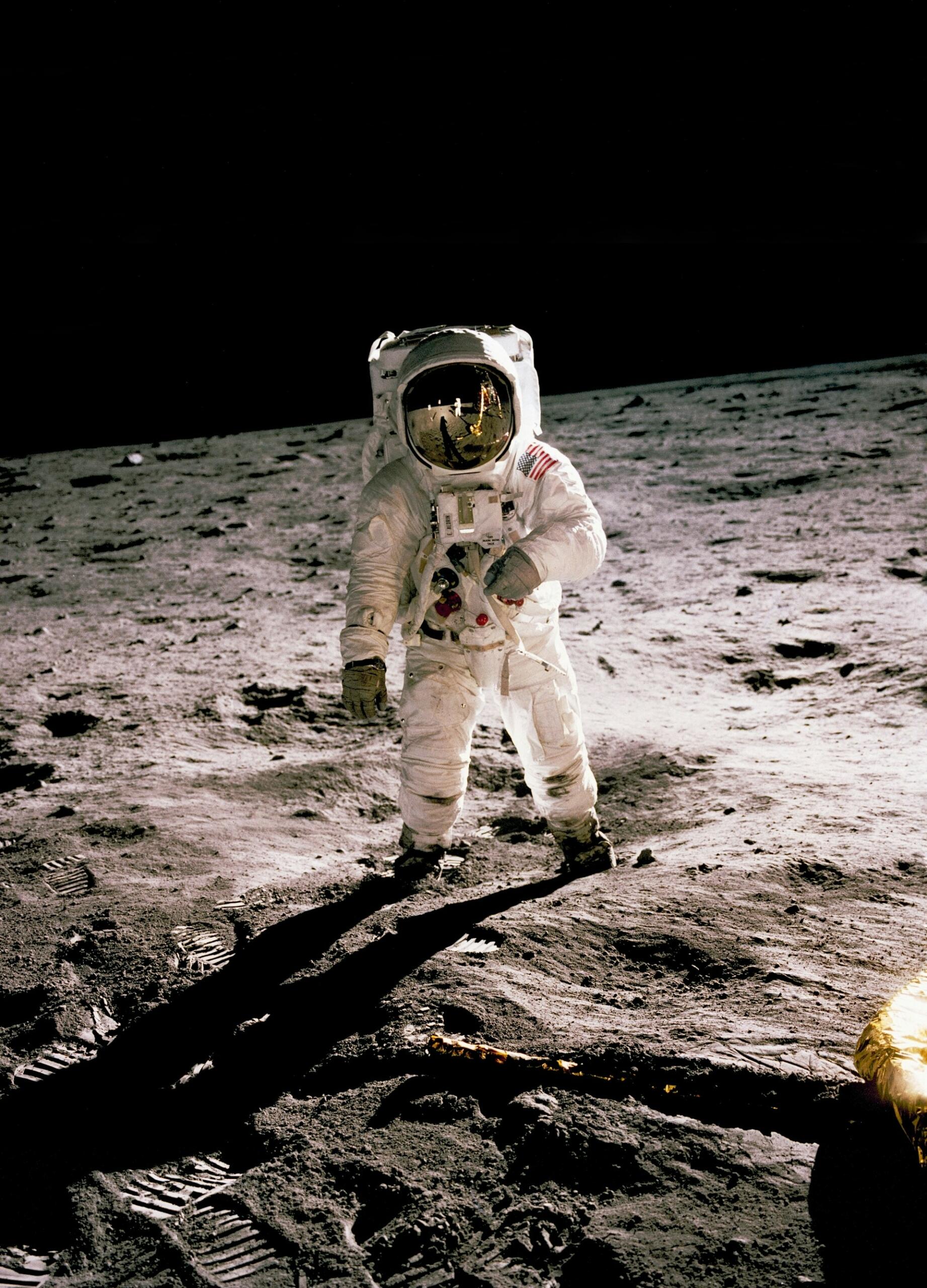 Ein Astronaut auf dem Mond.