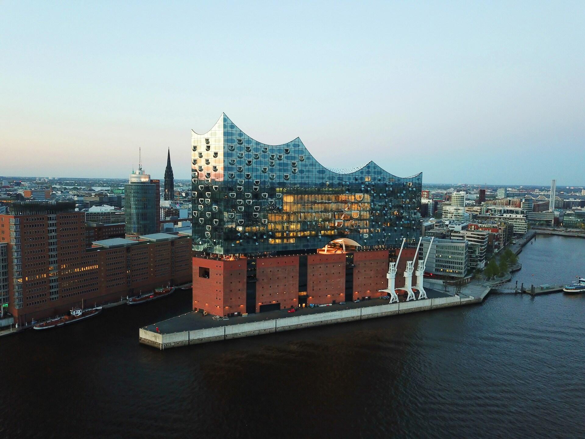 Blick auf die Elbphilharmonie in Hamburg