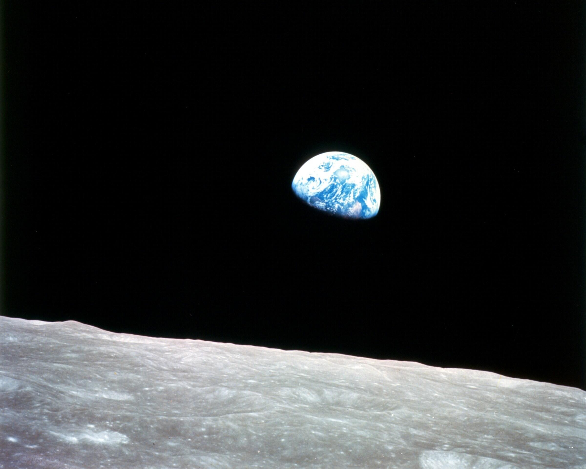 Die Erde vom Mond aus gesehen.