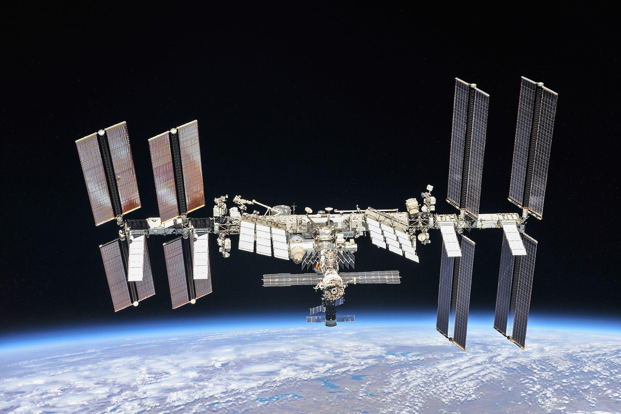 Die ISS im All.