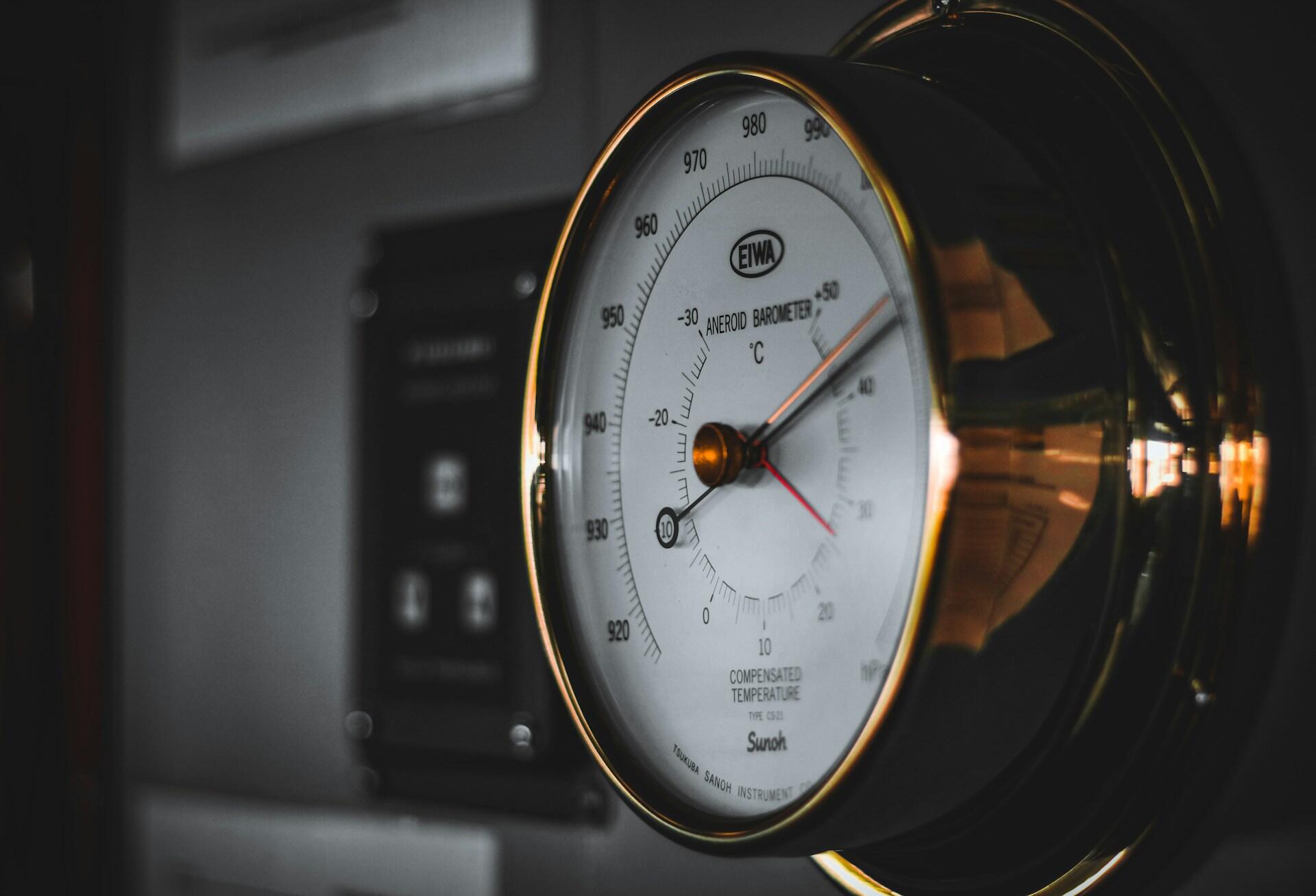 Barometer zum Messen des Luftdrucks