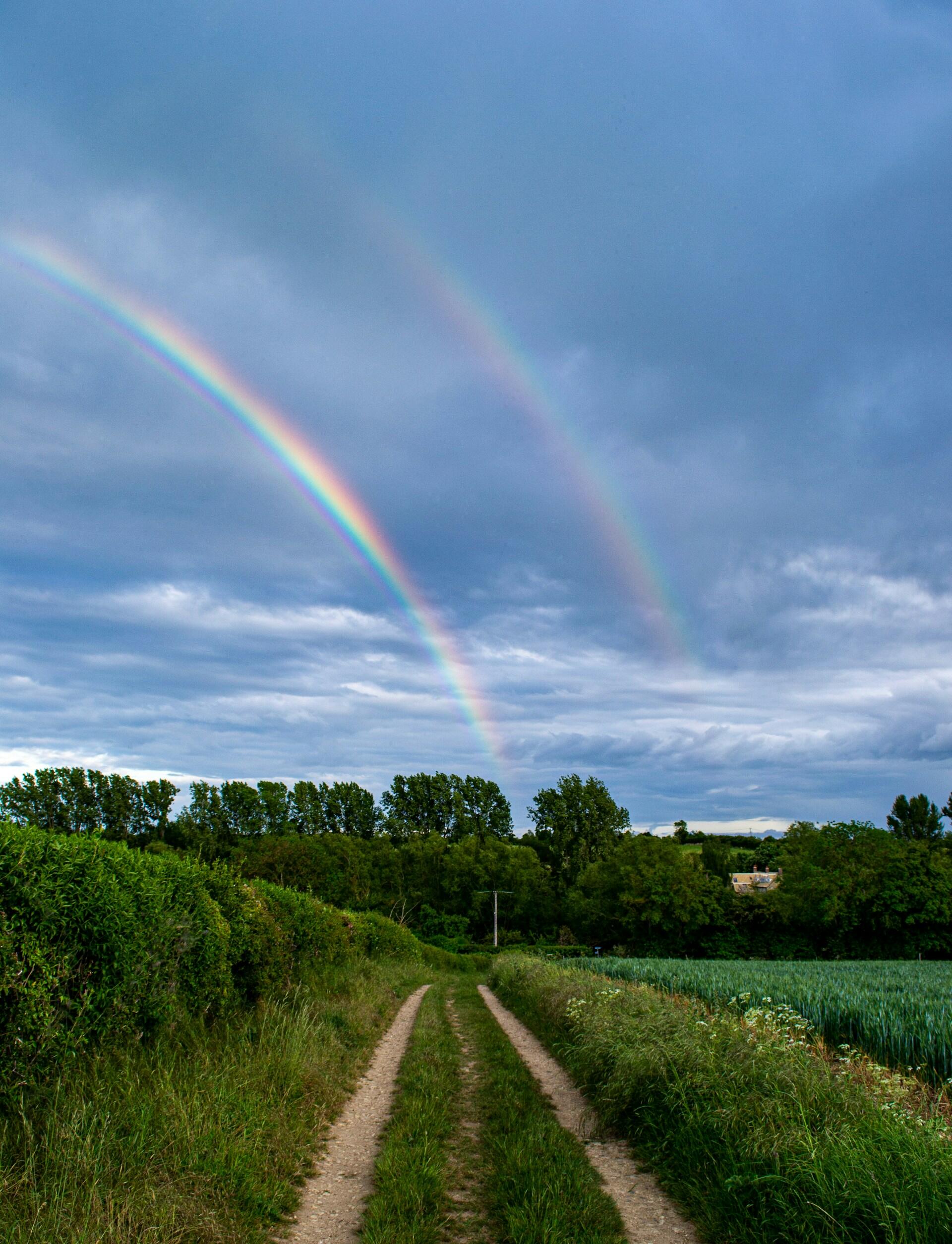 Doppelter Regenbogen am Himmel