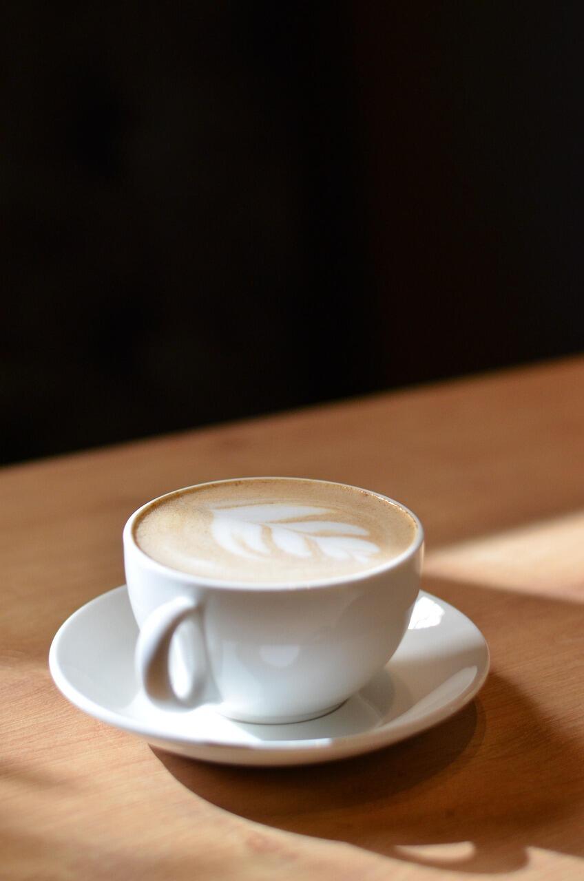 Cappuccino mit Dekoration aus Milchschaum