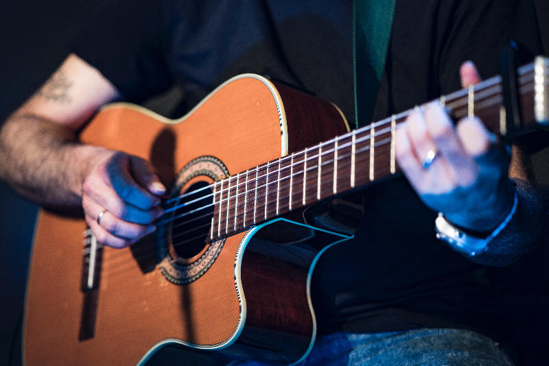 Lær at spille guitar