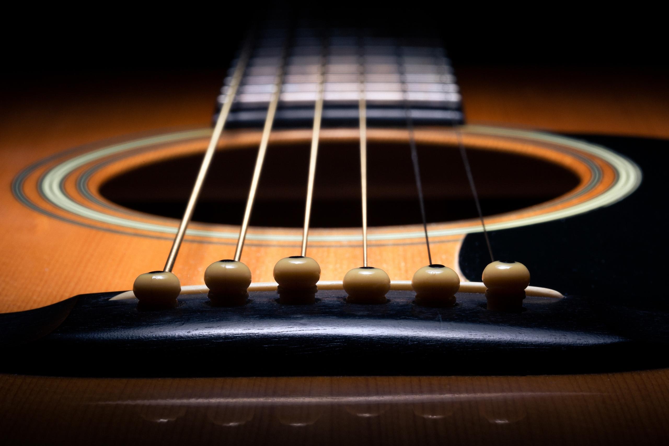 Close up af en guitar, når du skal optage din musik til et musik optager program