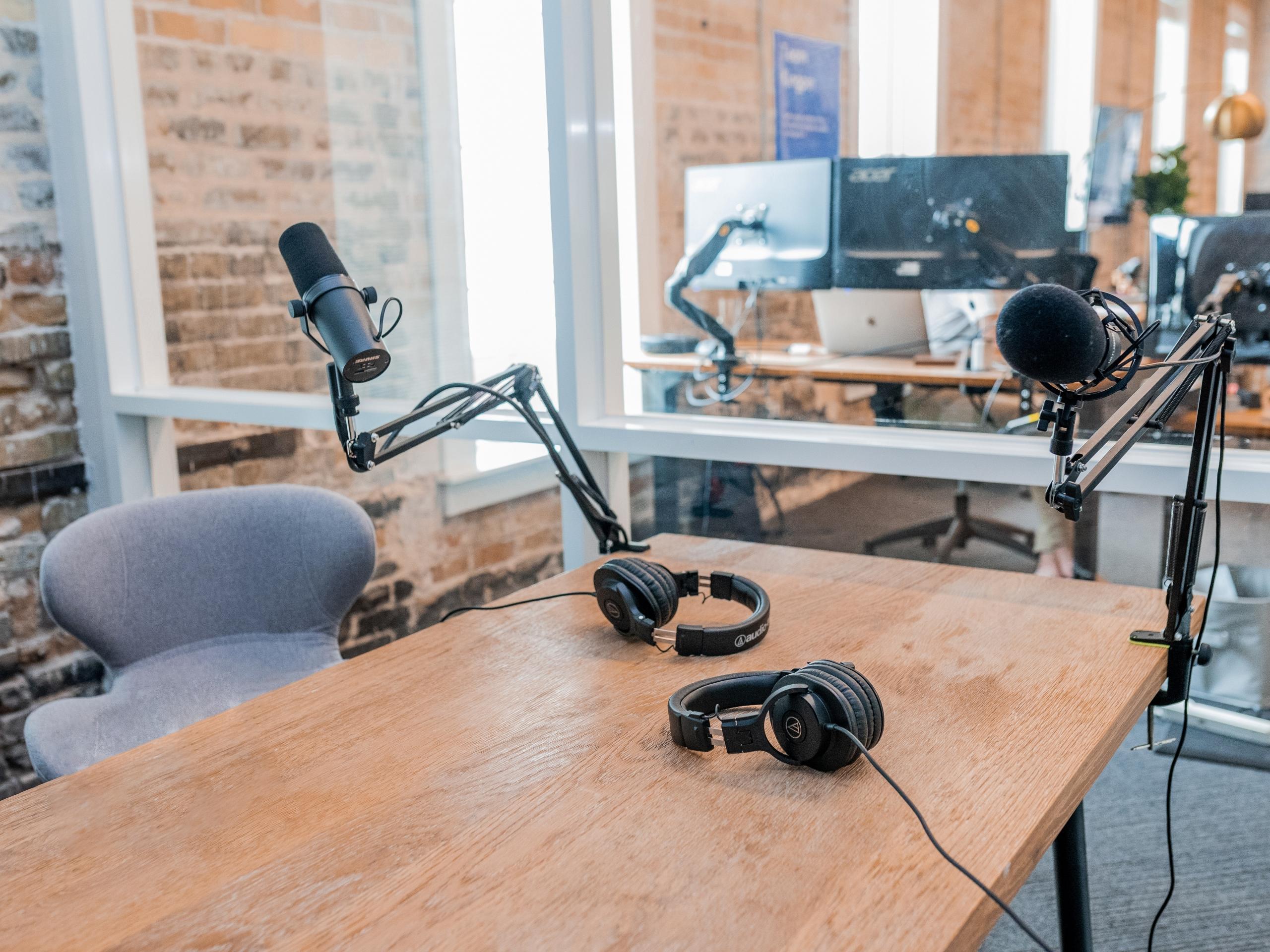 Et podcast studie hvor de optager en lær italiensk podcast