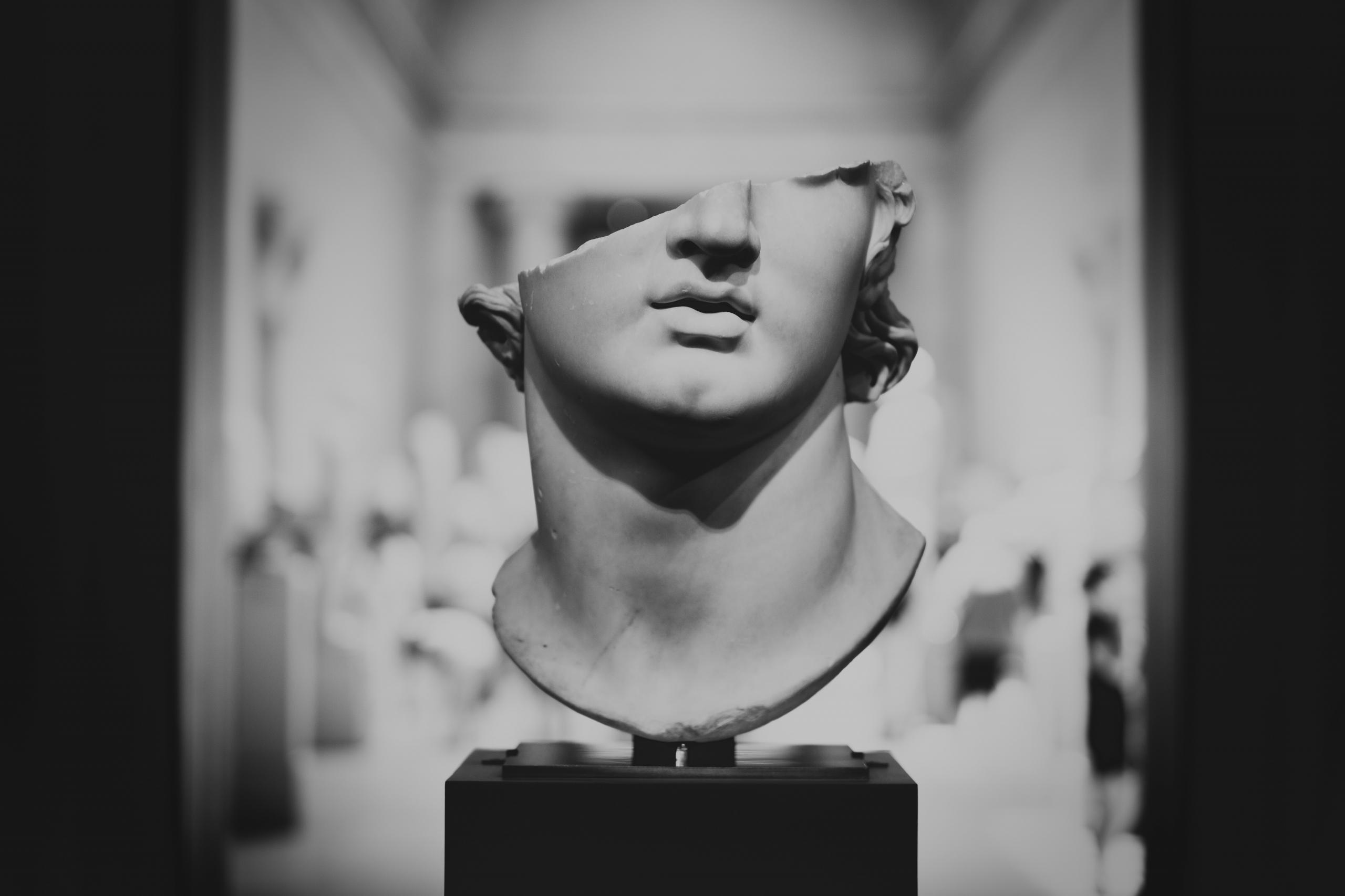 en buste på et museum kendt fra det græske drama