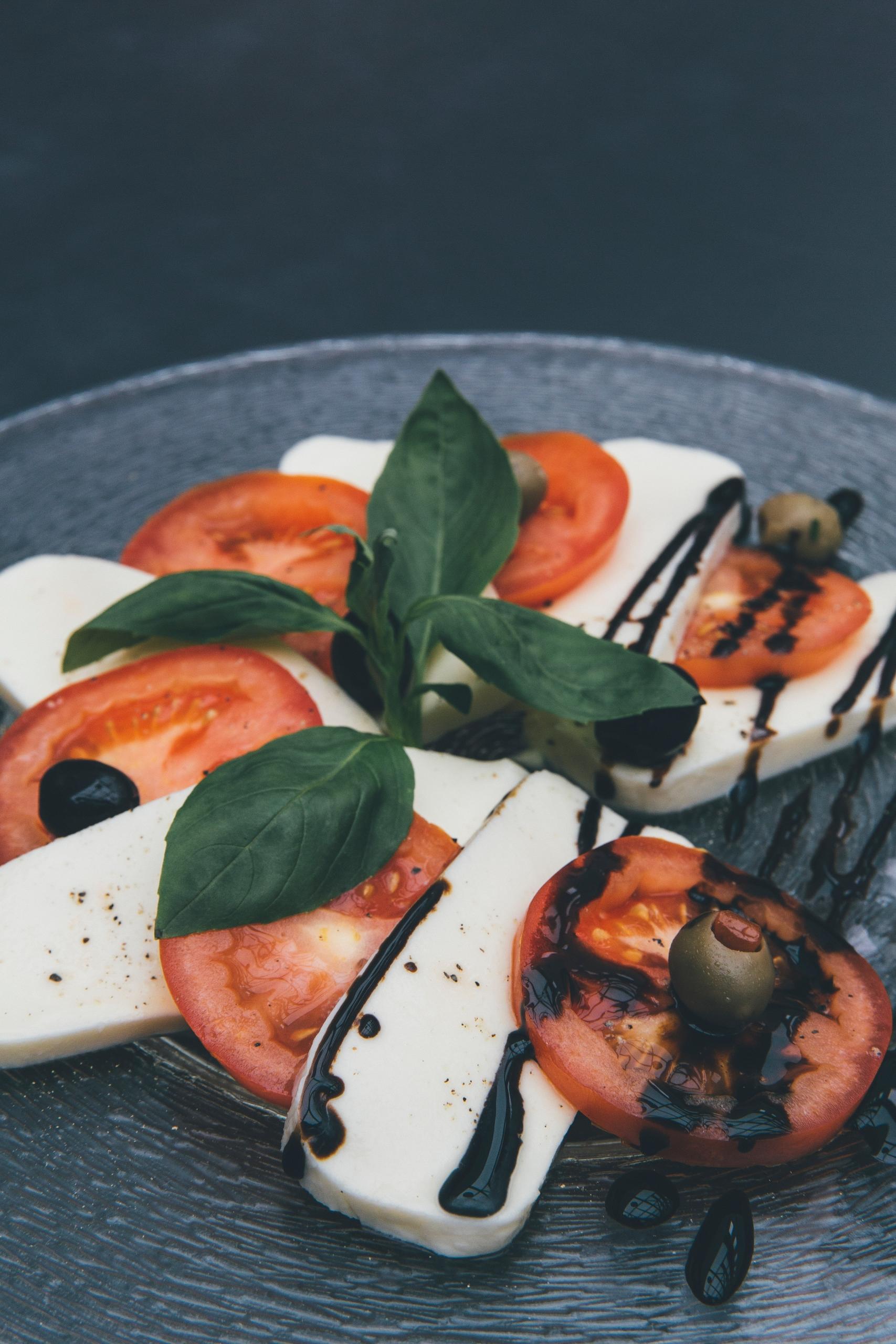 caprese salaten er klassisk italiensk mad