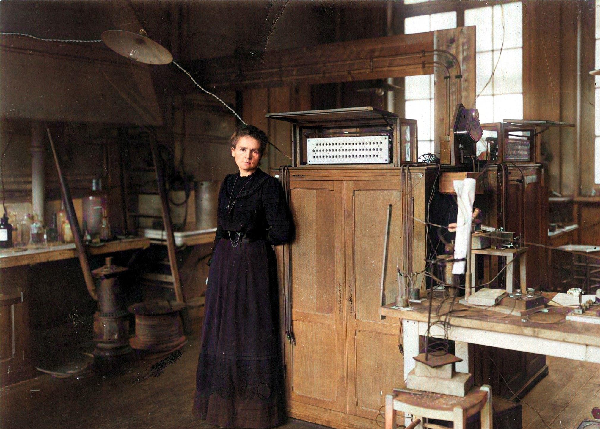 Marie Curie i helfigur