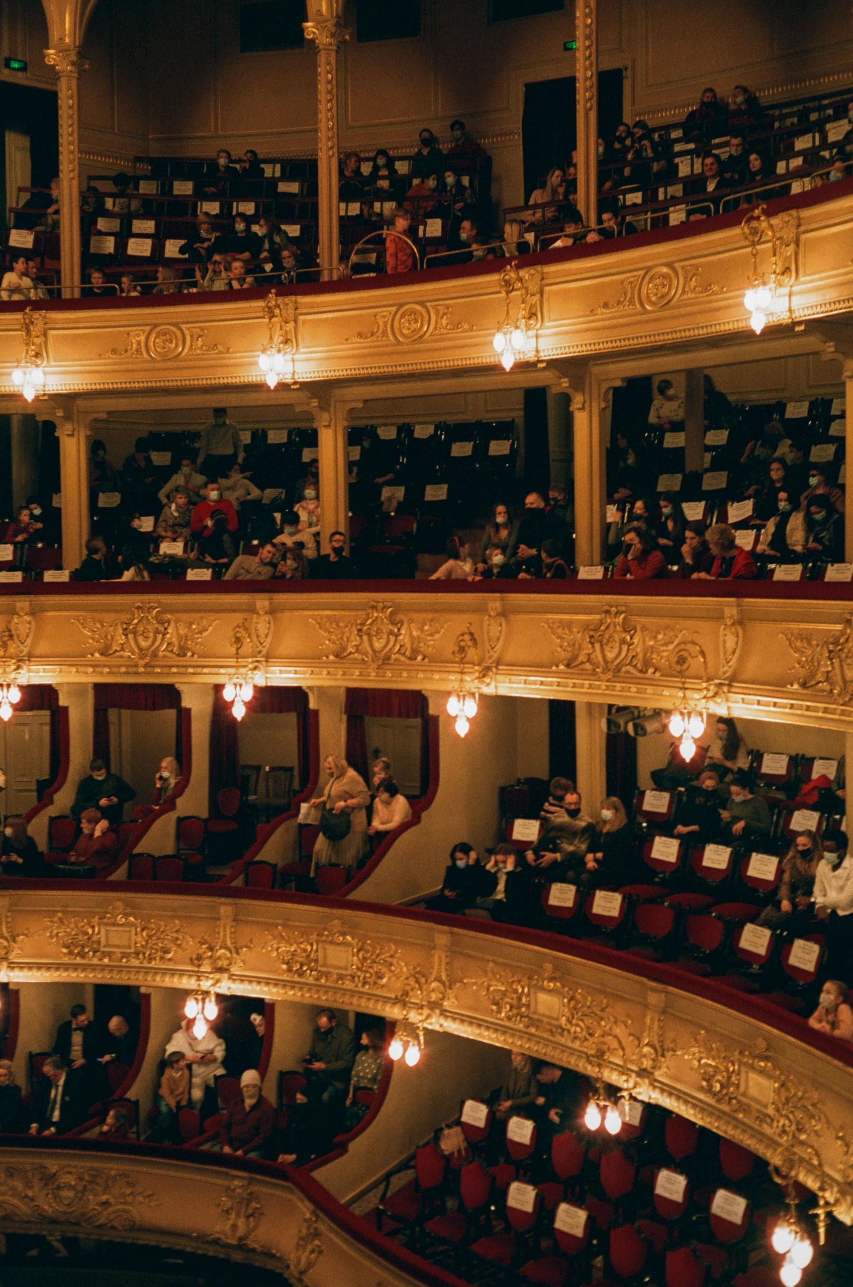 en fyldt opera sal