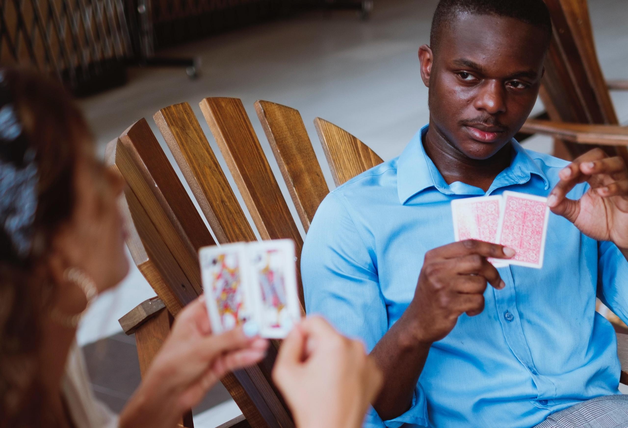 en mand spiller poker