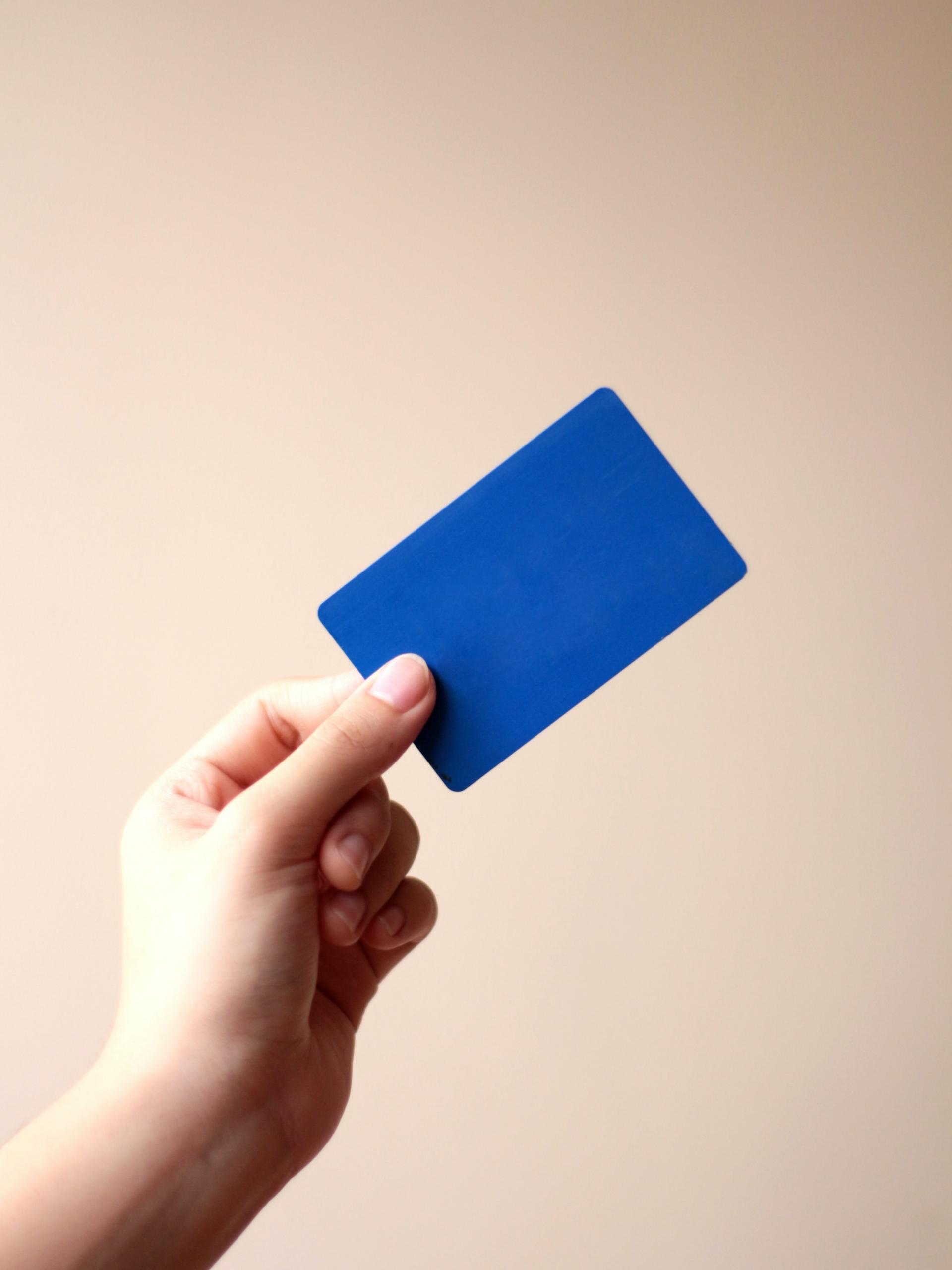 Et blåt flashcard, der er en af de mest kendte læringsmetoder