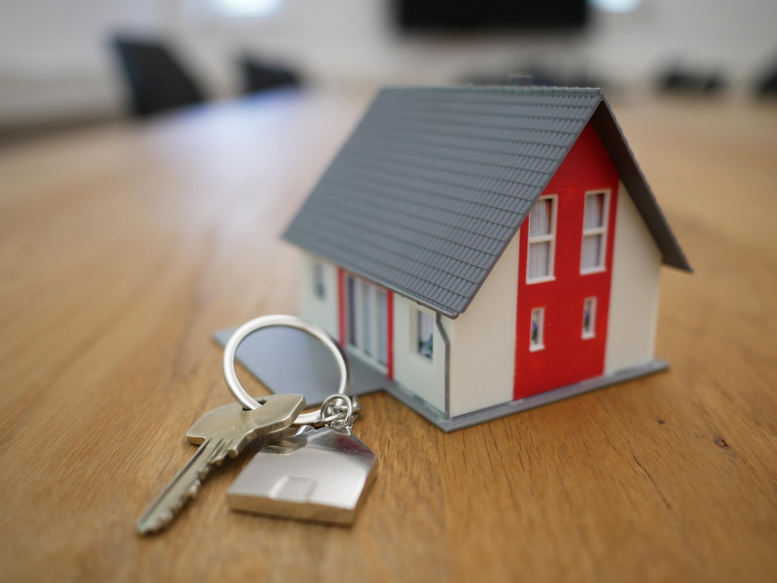 Et lille hus med nøgle