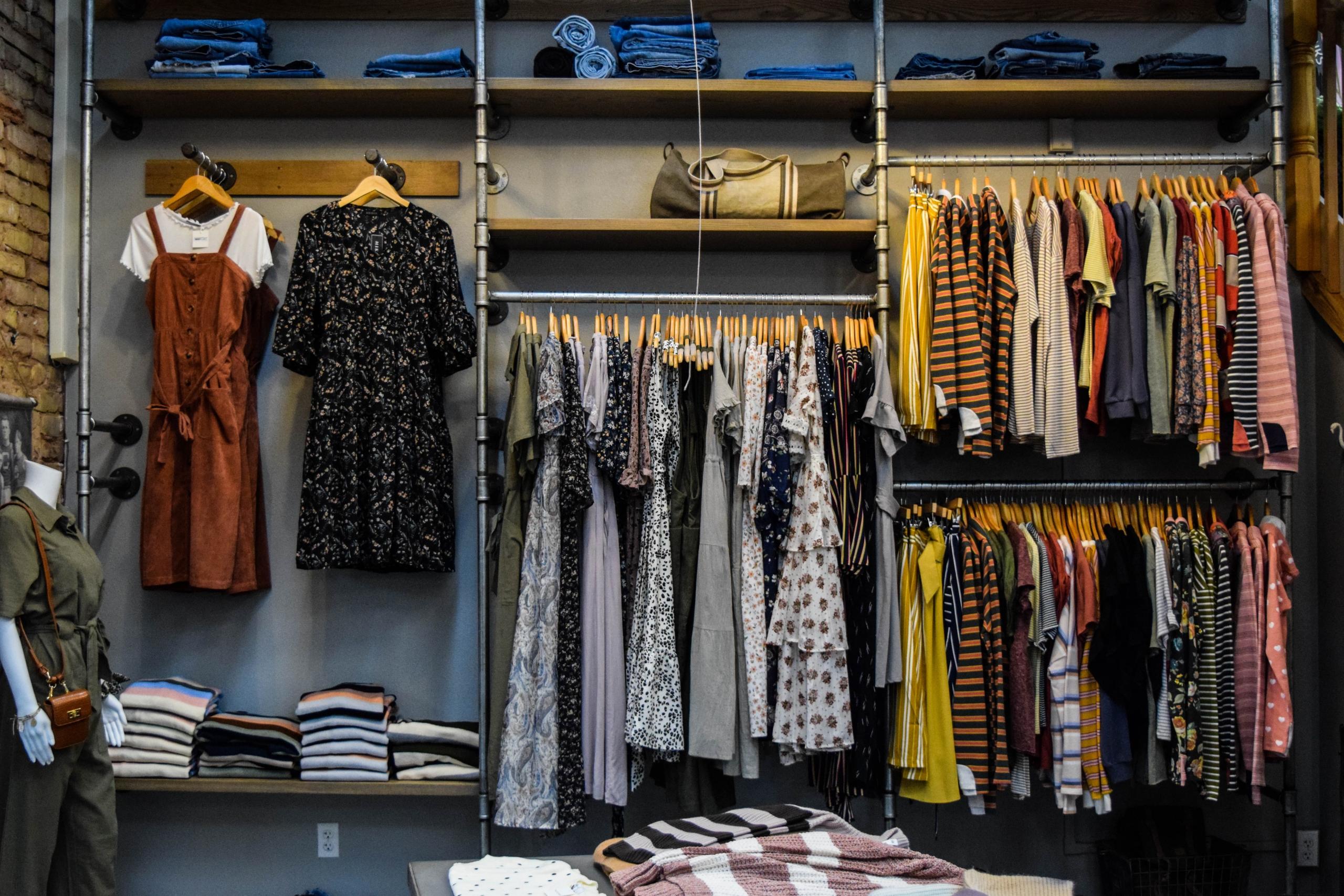 stop fast fashion ved at vælge tøj af høj kvalitet fra anerkendte bæredygtige mærker