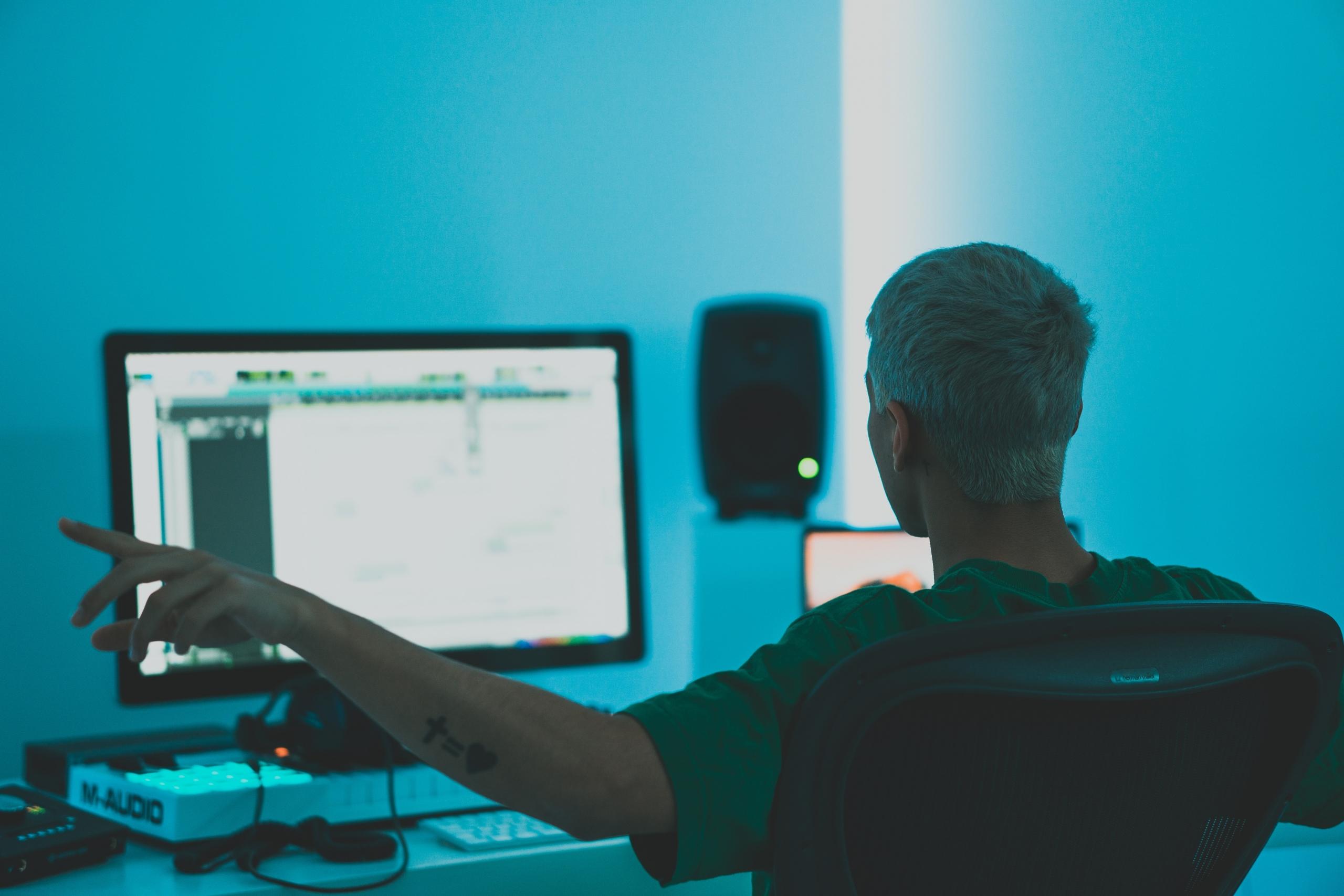 En af de bedste bedste musikproducenter på arbejde